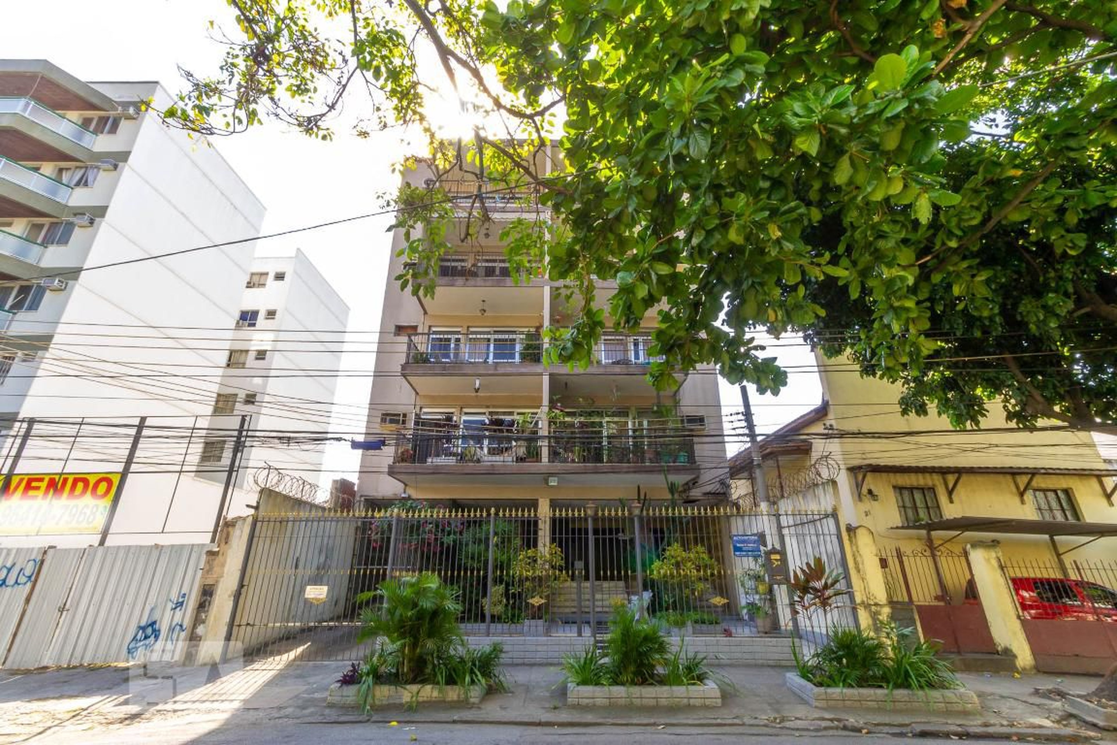 Fachada Condomínio em Rua Tôrres Sobrinho, 19