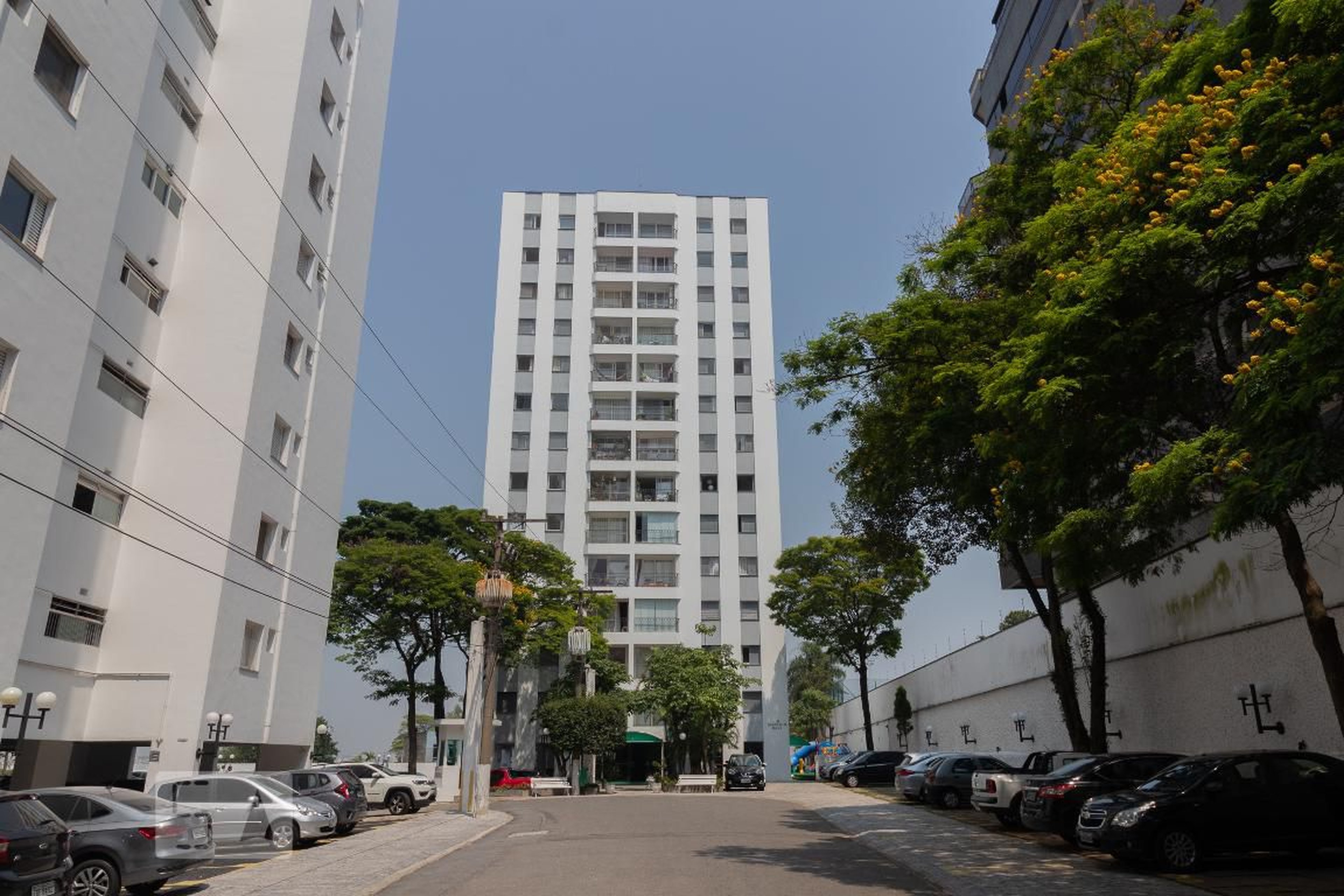 Edifício Condomínio Velazquez e Salvador Dali