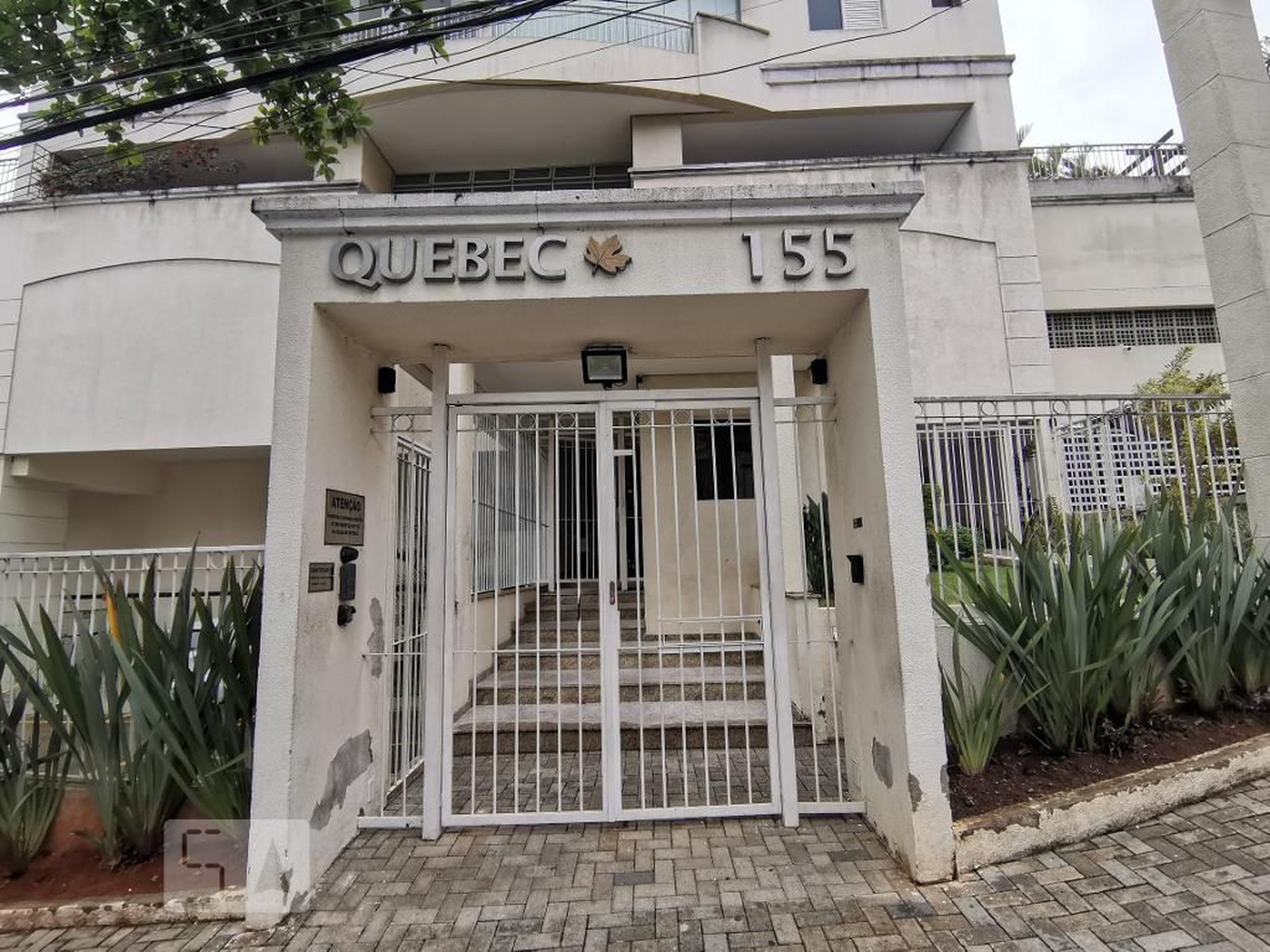Fachada do Condomínio Condomínio Quebec
