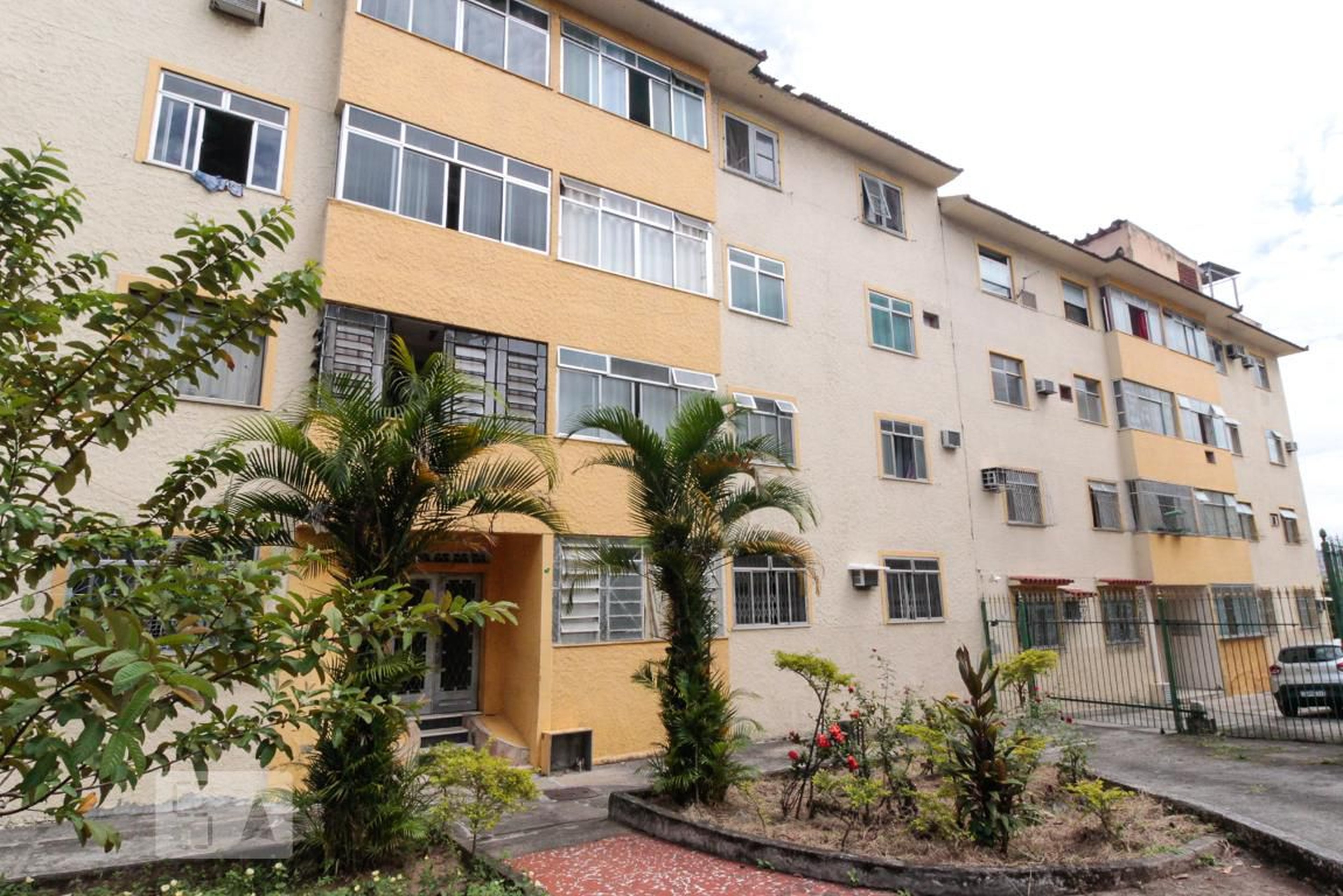 Fachada Condomínio em Rua Utrillo, 86