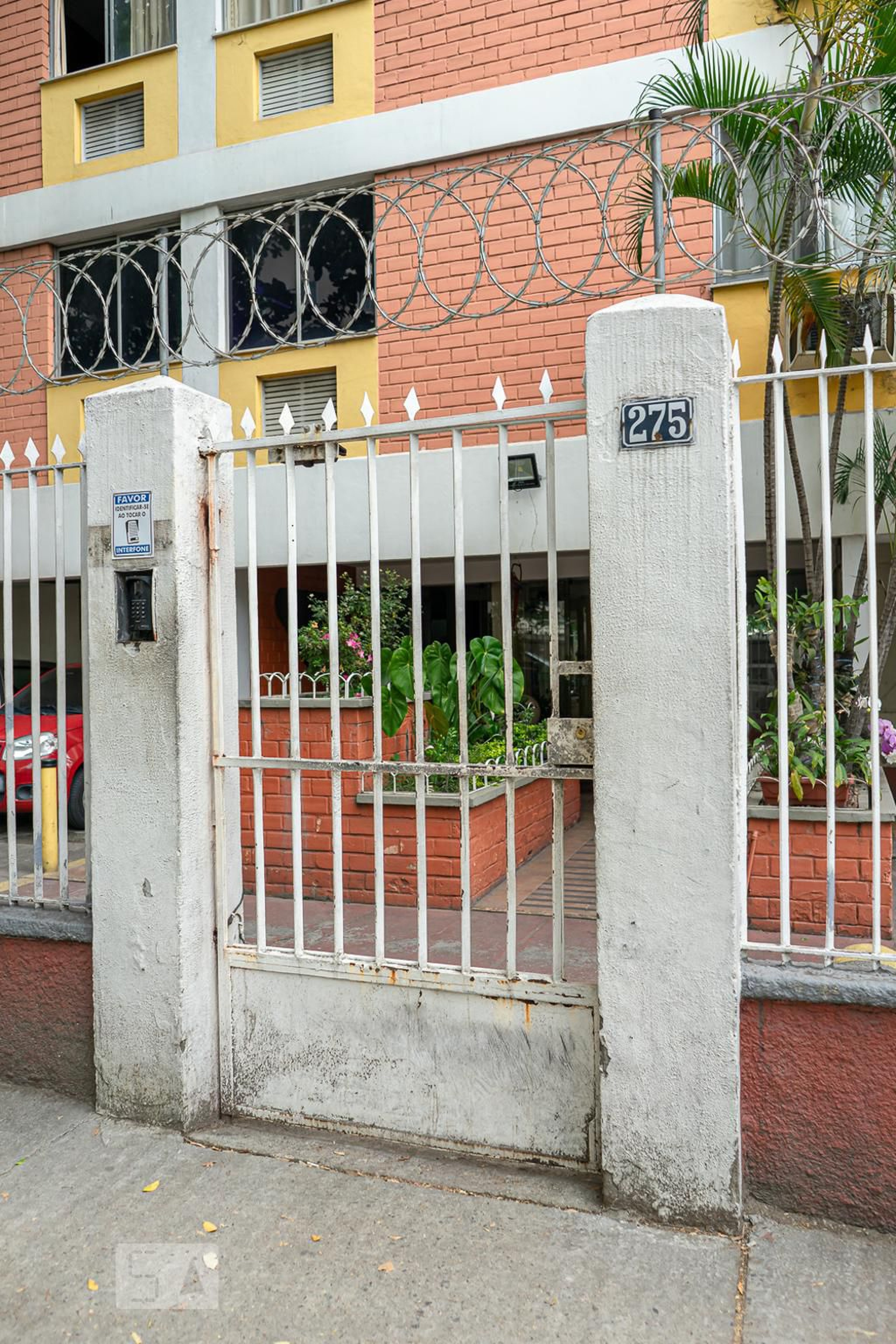 Entrada do prédio - Edifício Palmeira da Penha