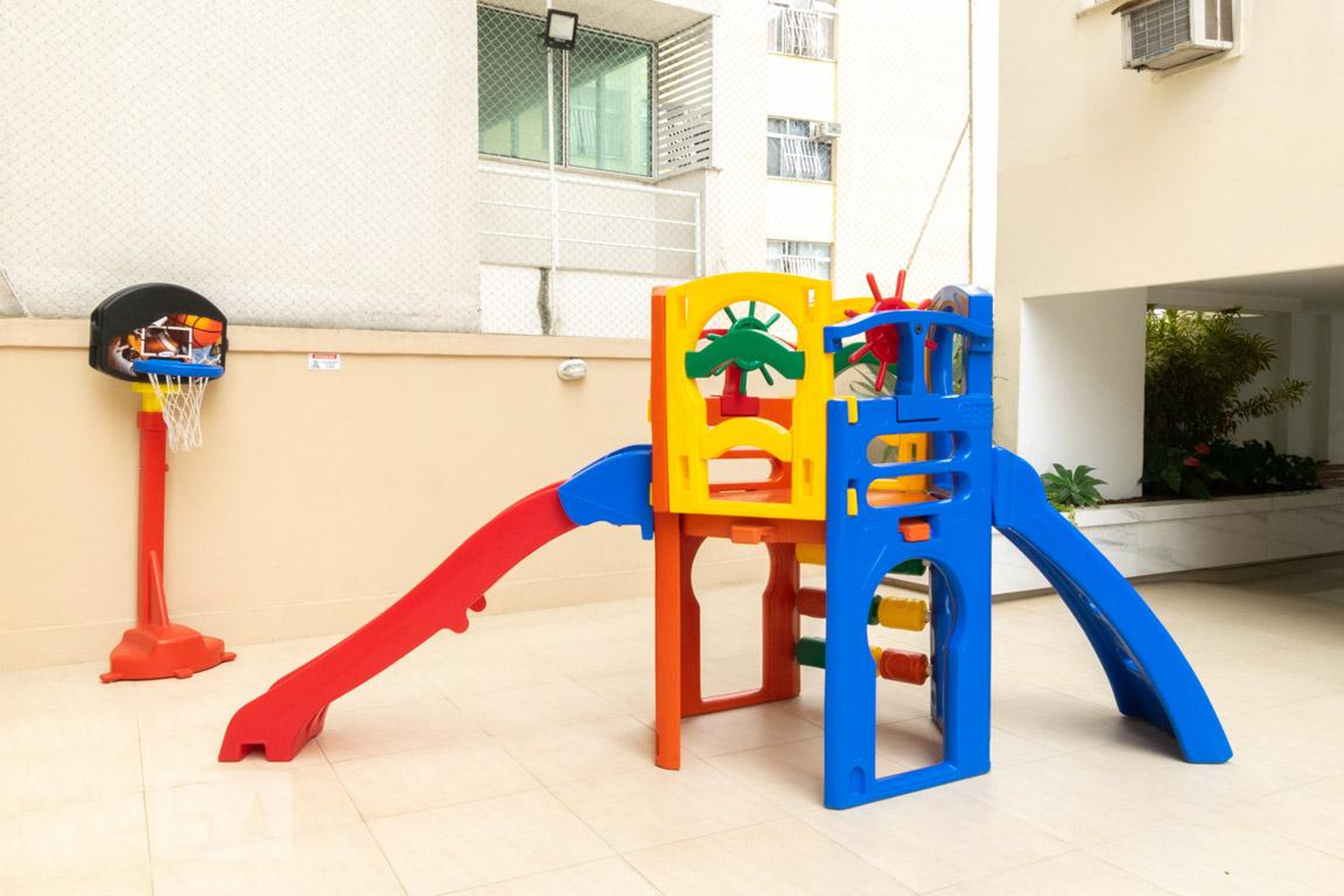 PLAYGROUND - La Noblesse
