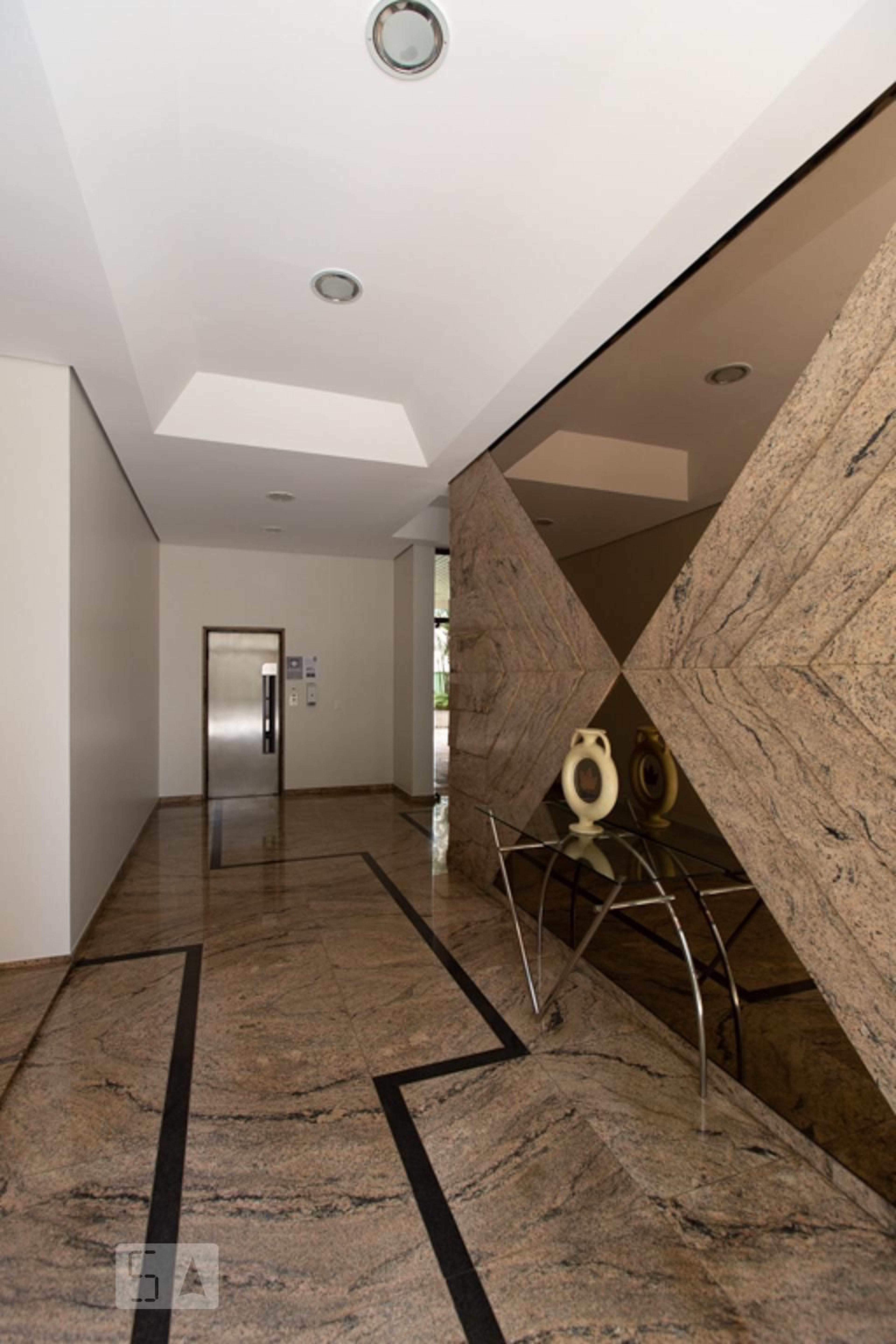 Hall - Mediterranée