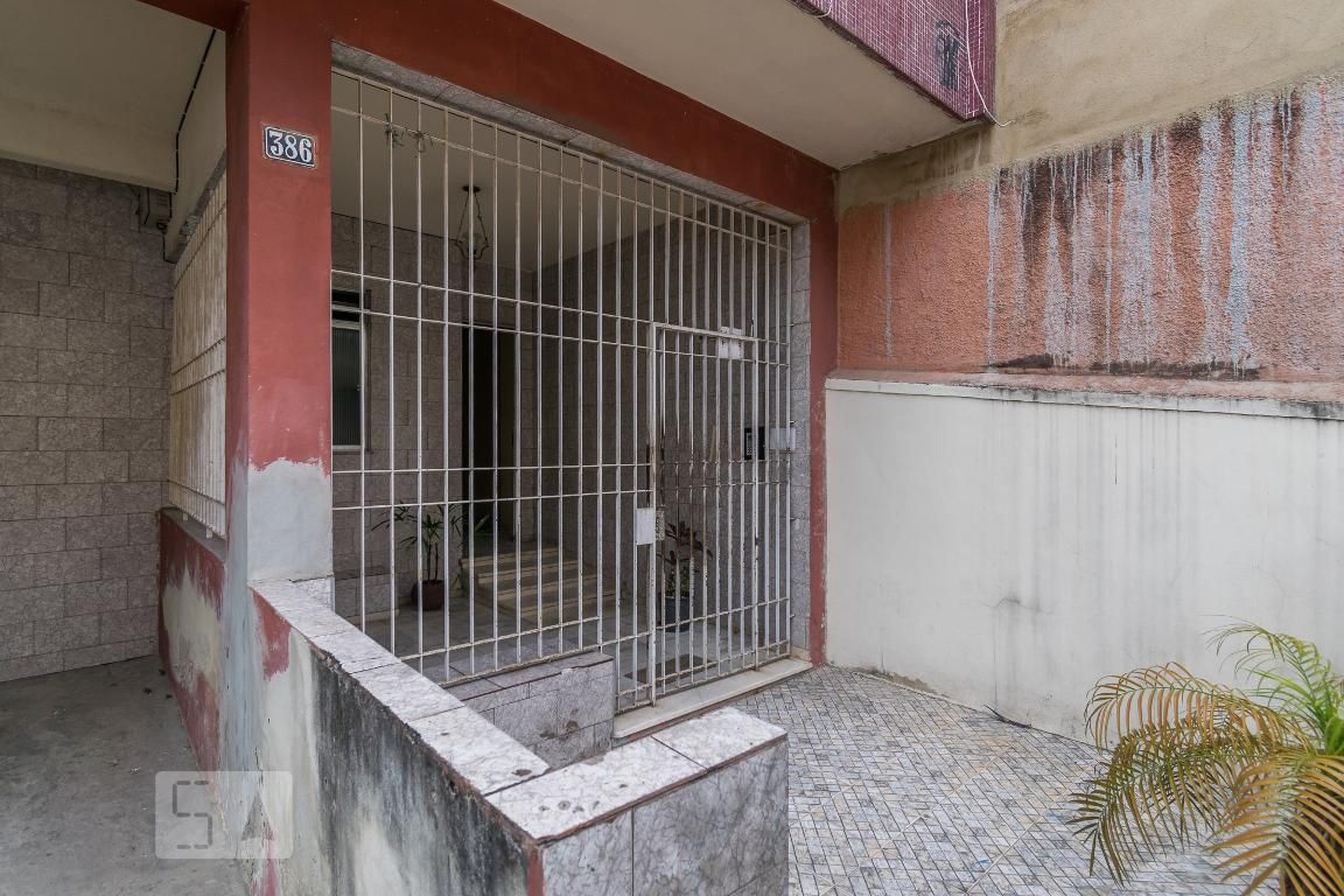 Entrada do prédio - null