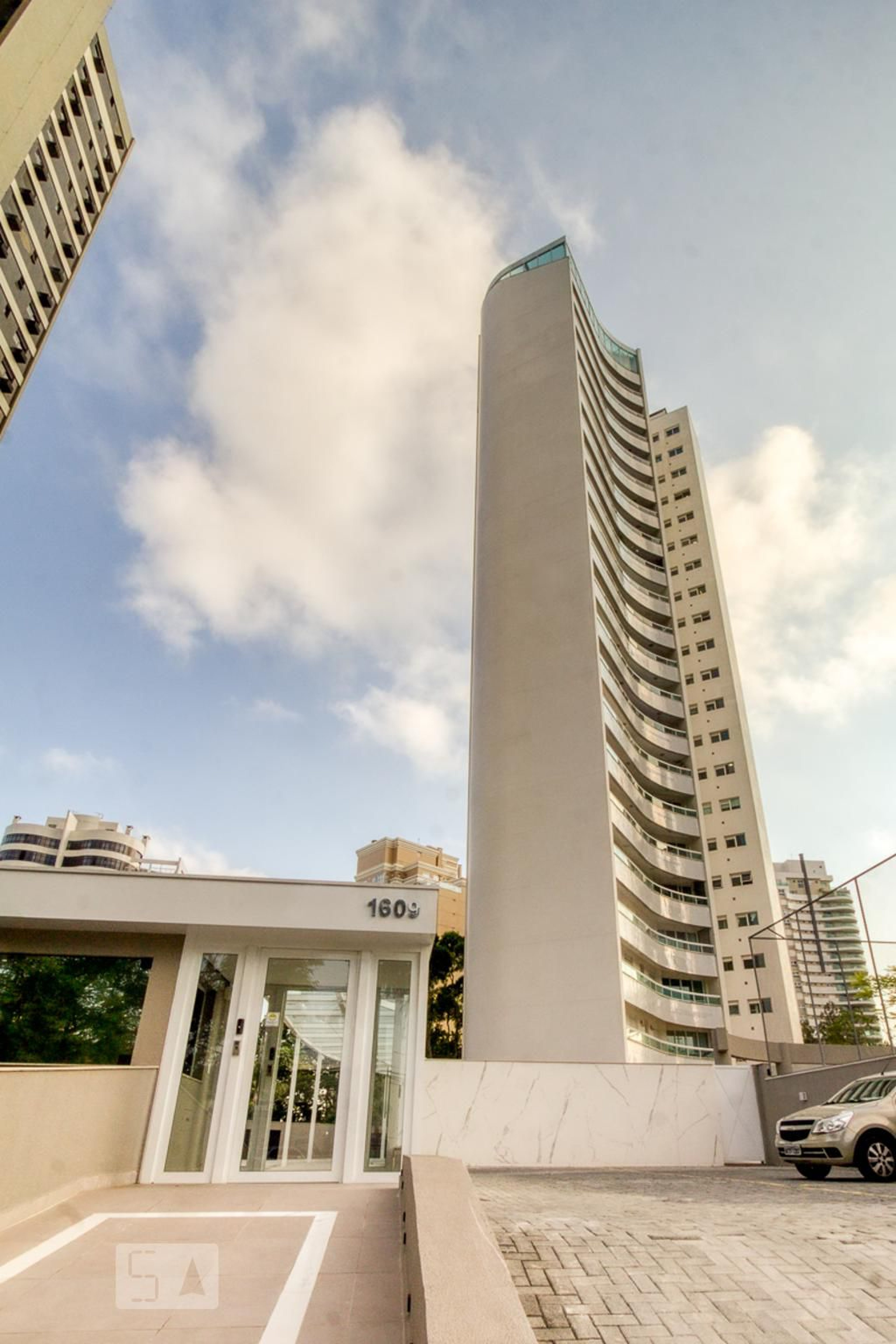 Fachada Condomínio em Rua Professor Pedro Viriato Parigot de Souza, 1609
