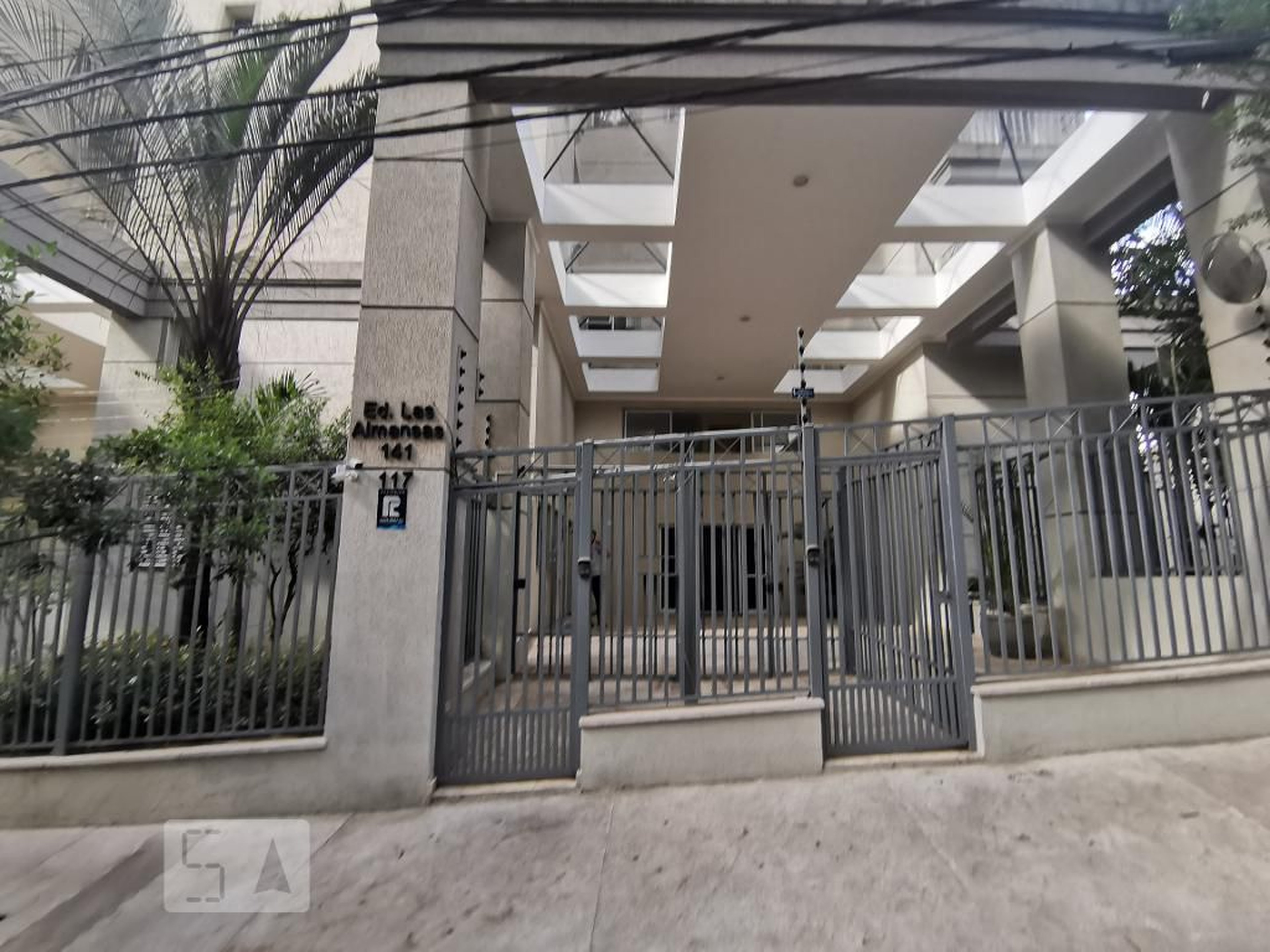 Fachada do Condomínio Condomínio Las Almansas