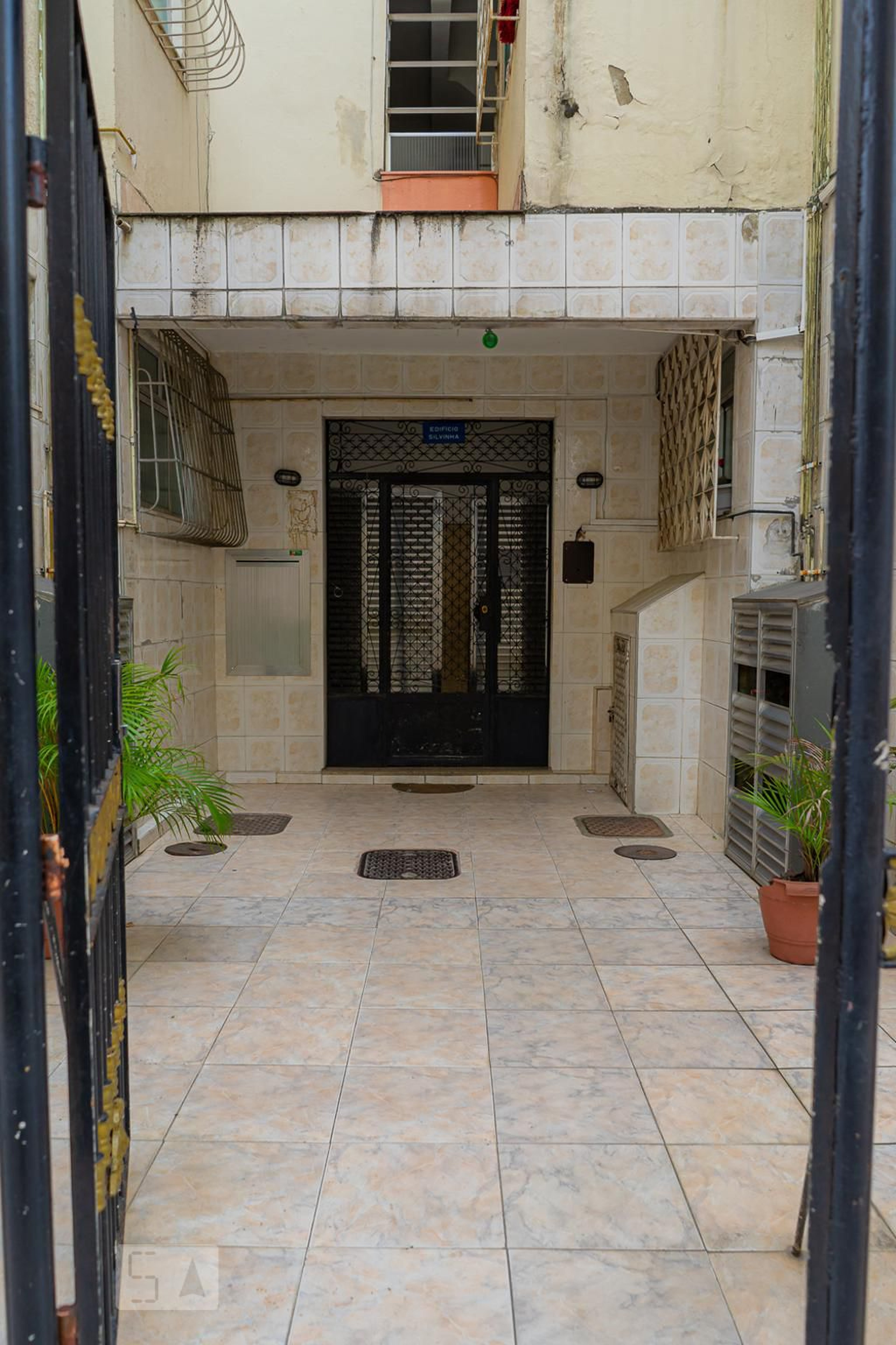 Entrada do prédio - null