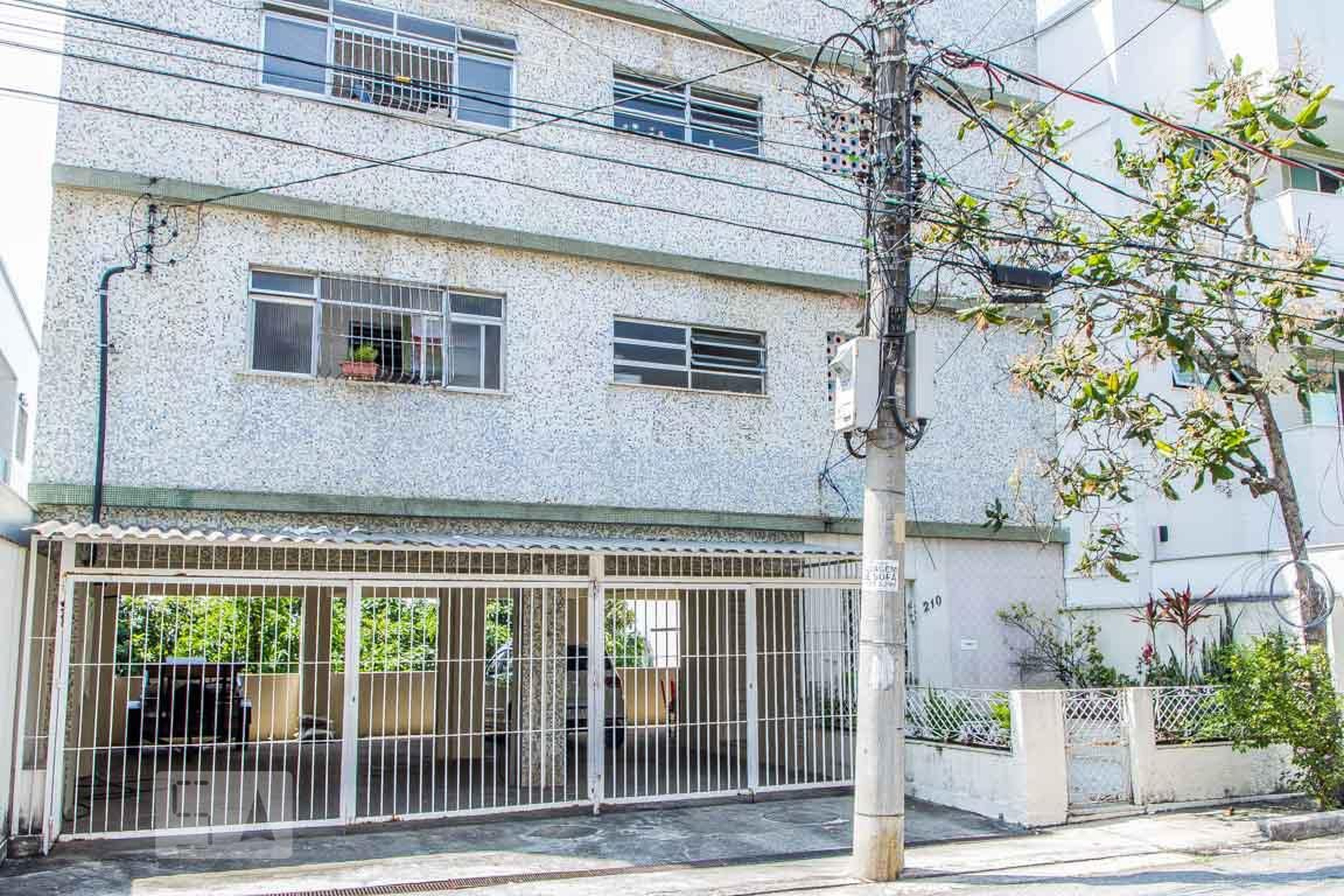 Fachada Condomínio em Rua Dom Emanuel Gomes, 210