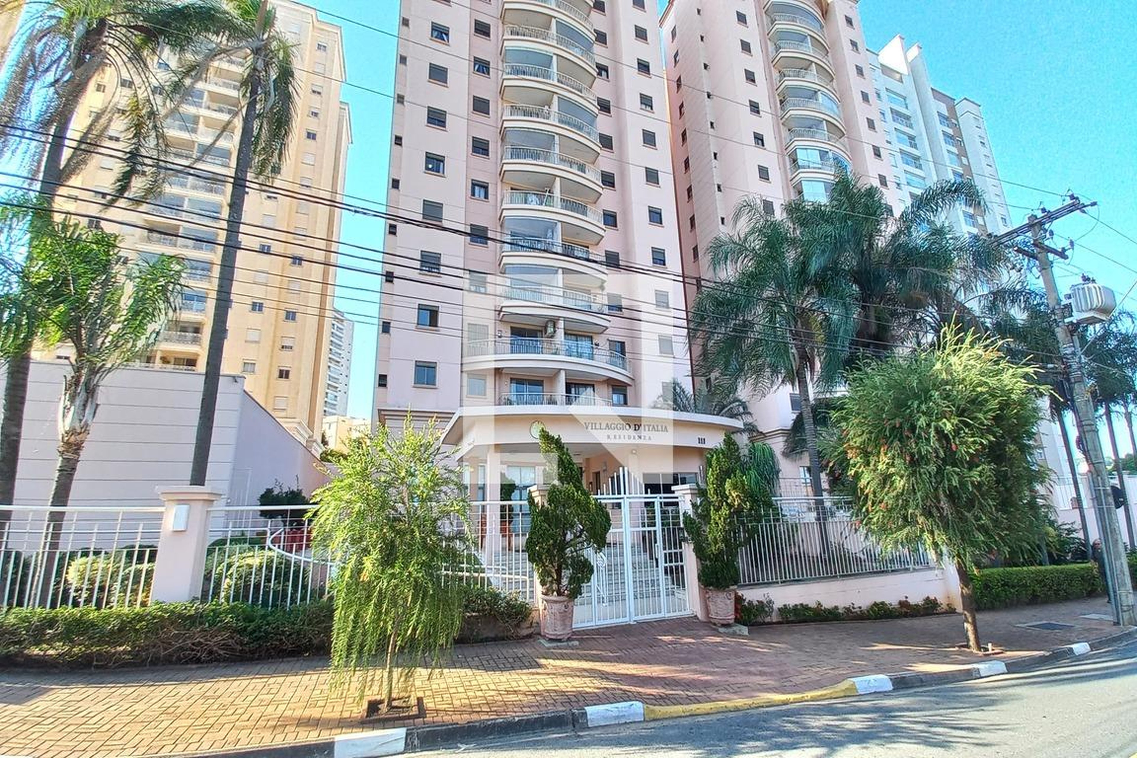 Fachada do Prédio Condomínio em Rua Saulo de Carvalho Luz, 111