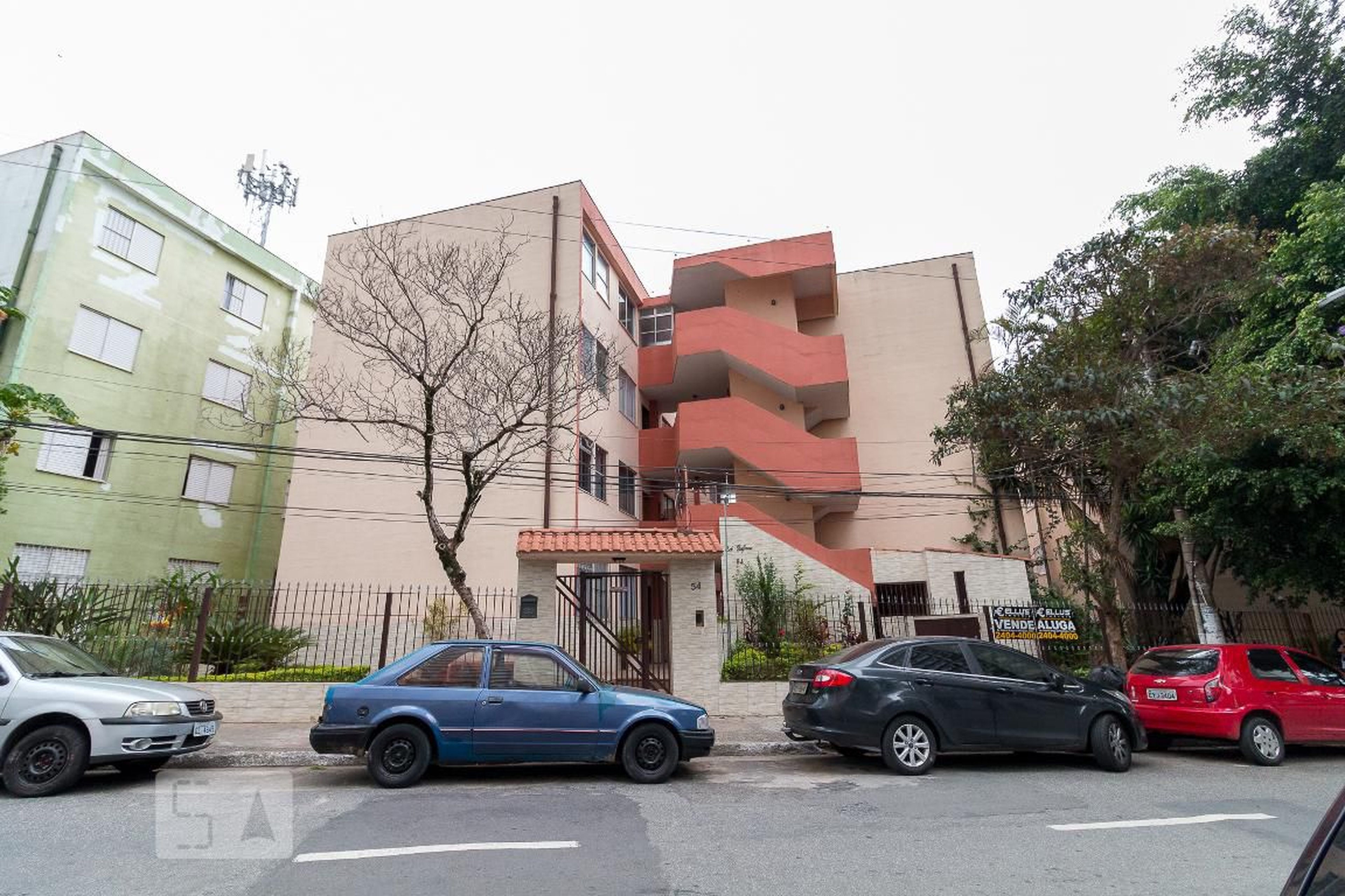 Fachada do prédio Condomínio em Rua Senhora do Pôrto, 54