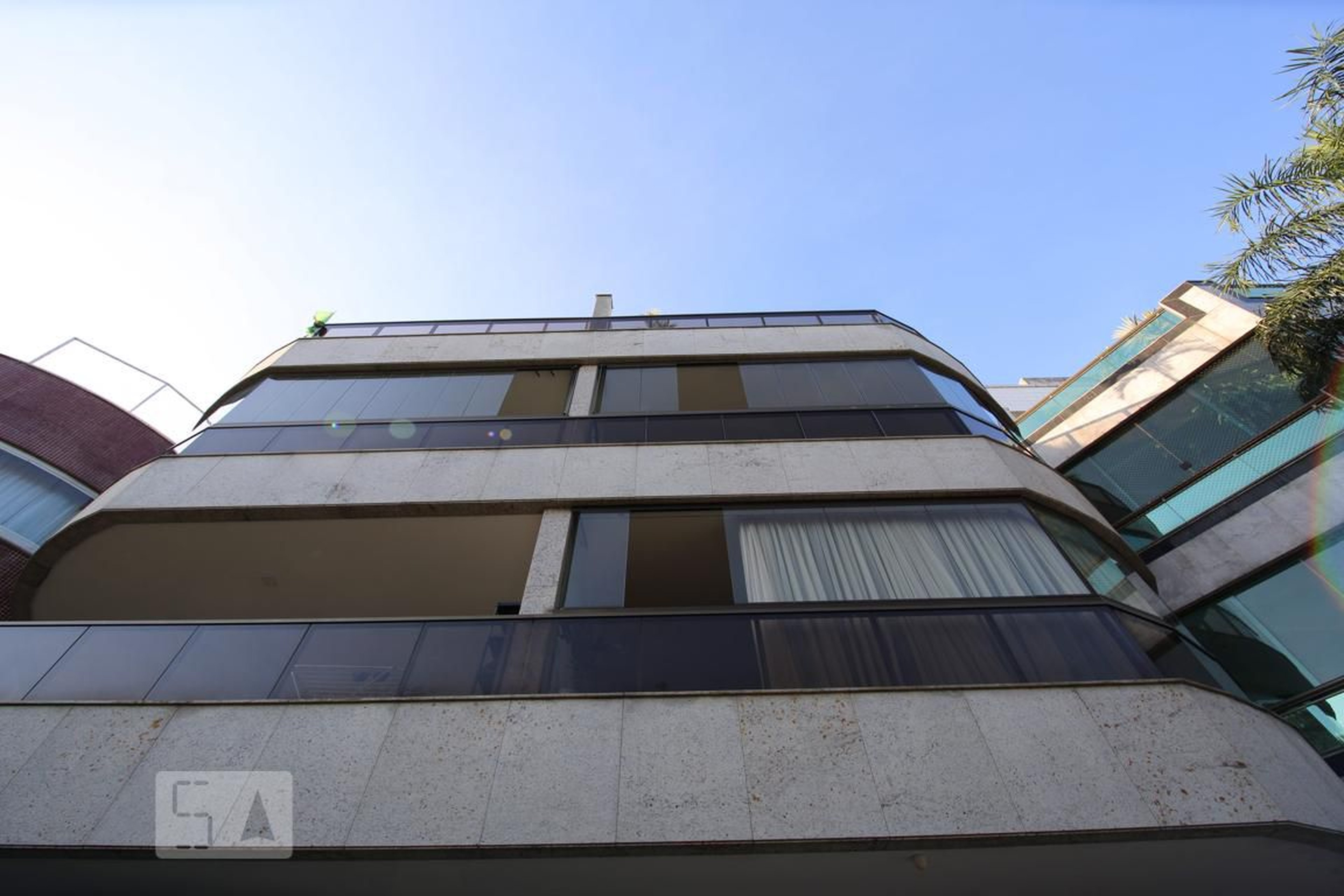 Fachada Condomínio em Rua Gustavo Corção, 64