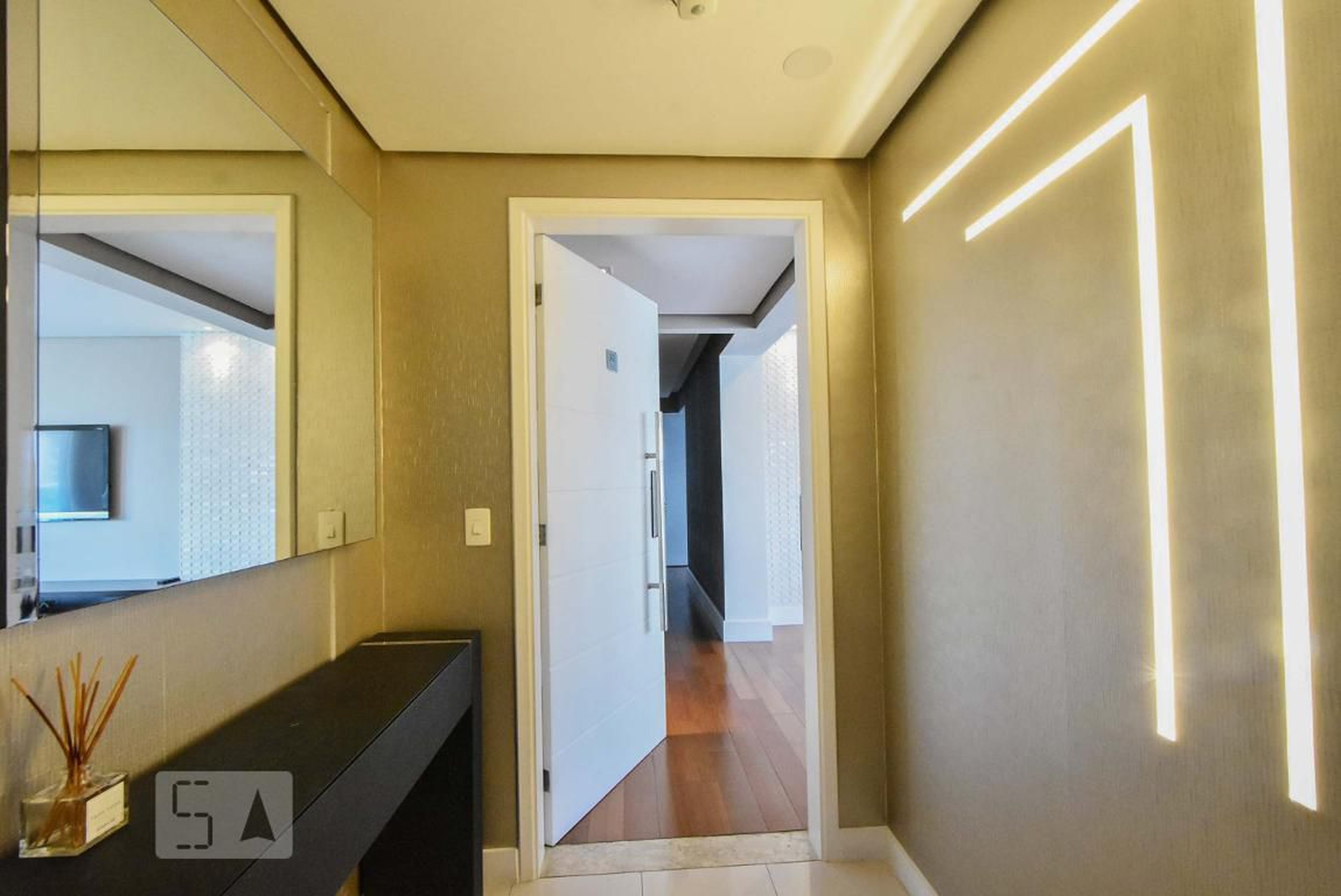 Hall de Entrada - Uniqueness