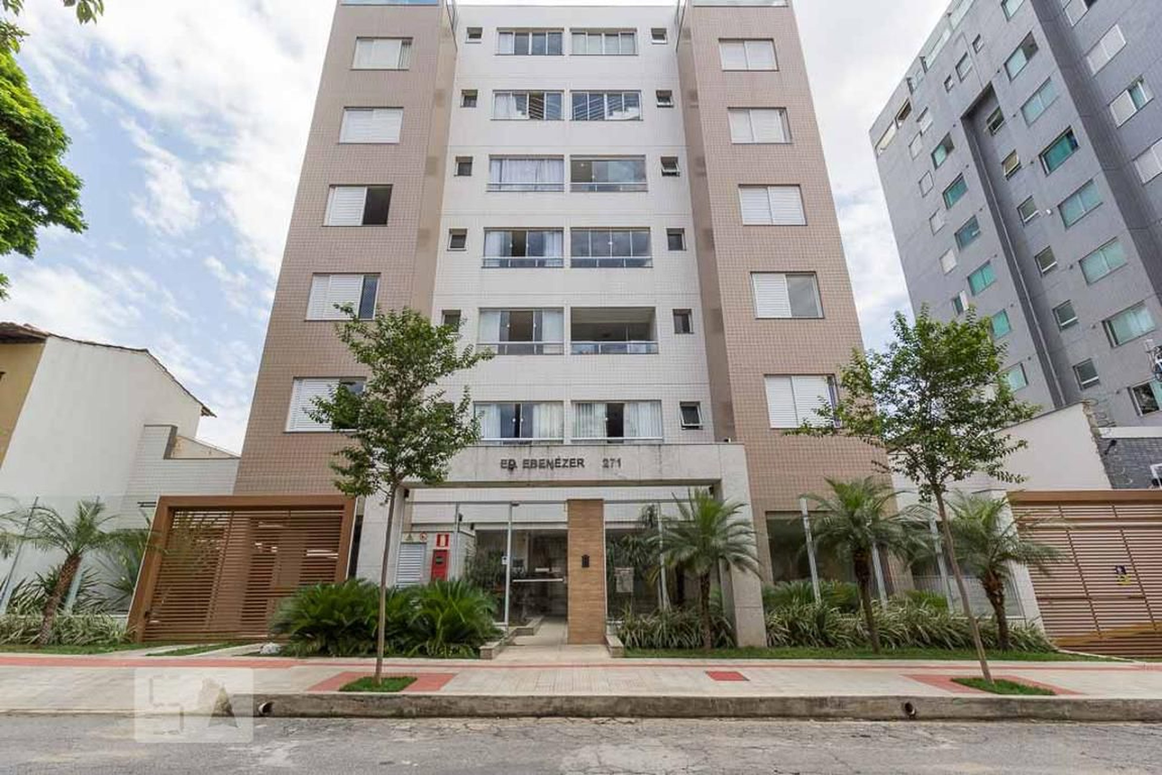 Fachada Condomínio em Rua Sebastião Possada Bravo, 271