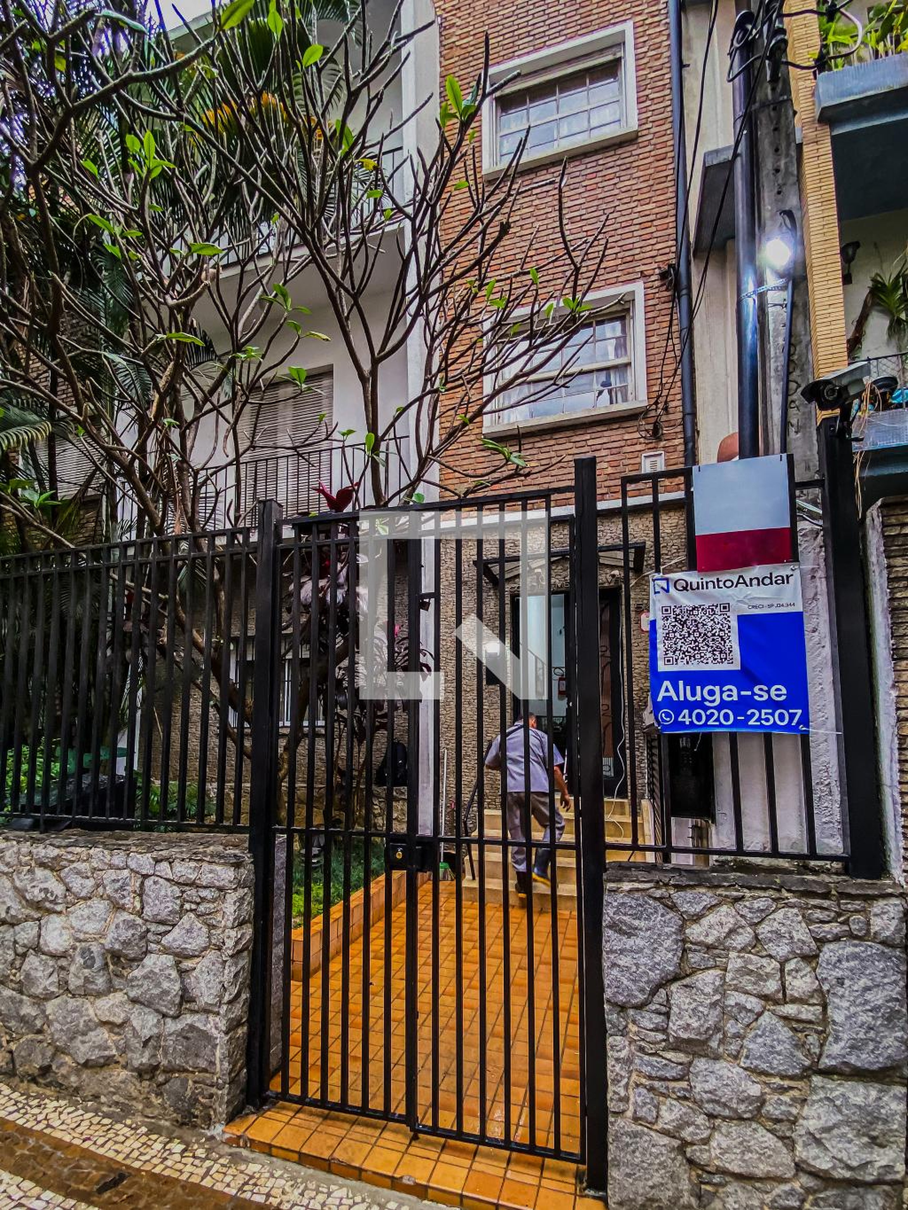 Fachada Condomínio em Rua Doutor Melo Alves, 581