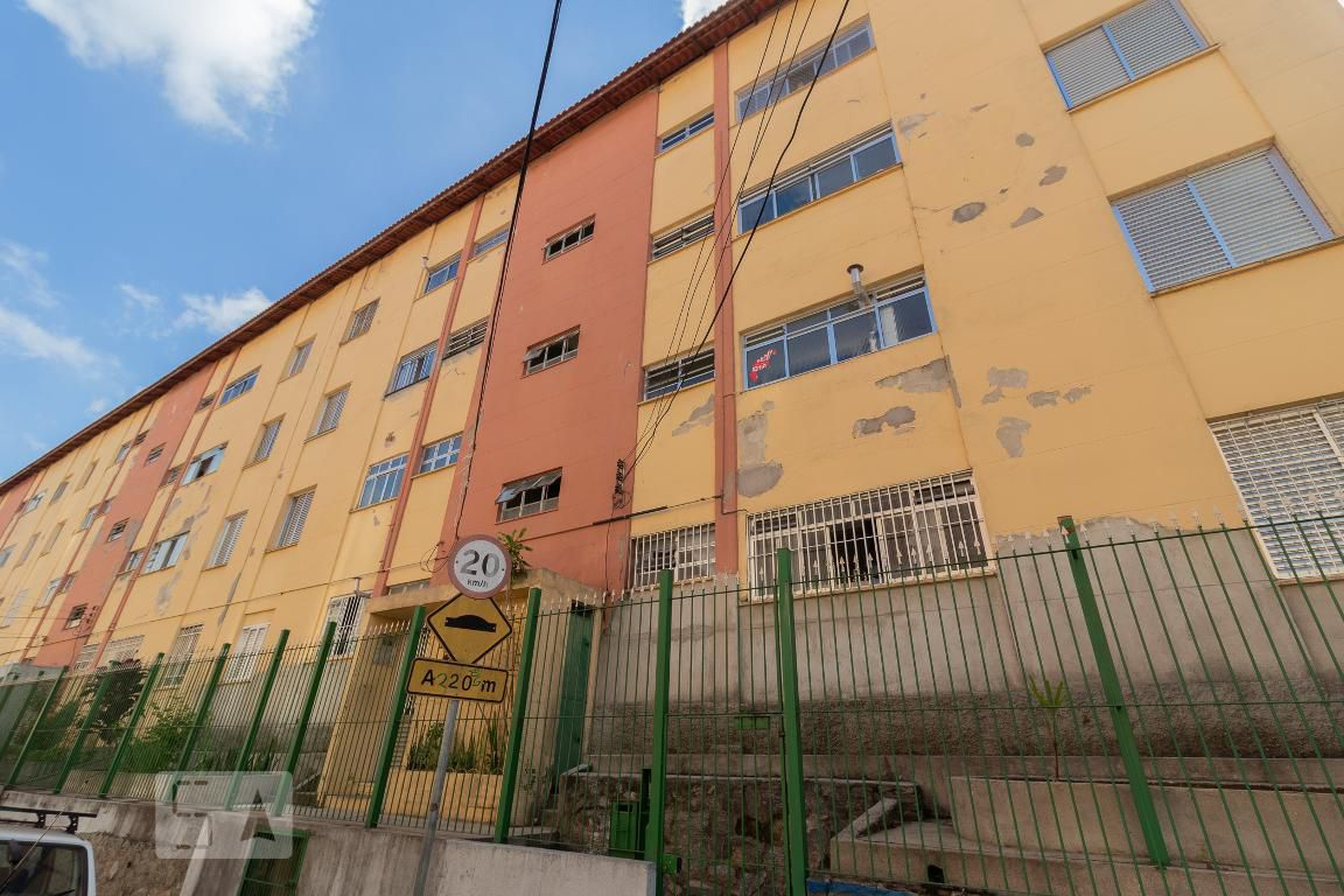 Fachada Condomínio em Rua Professor Antônio da Costa, 22