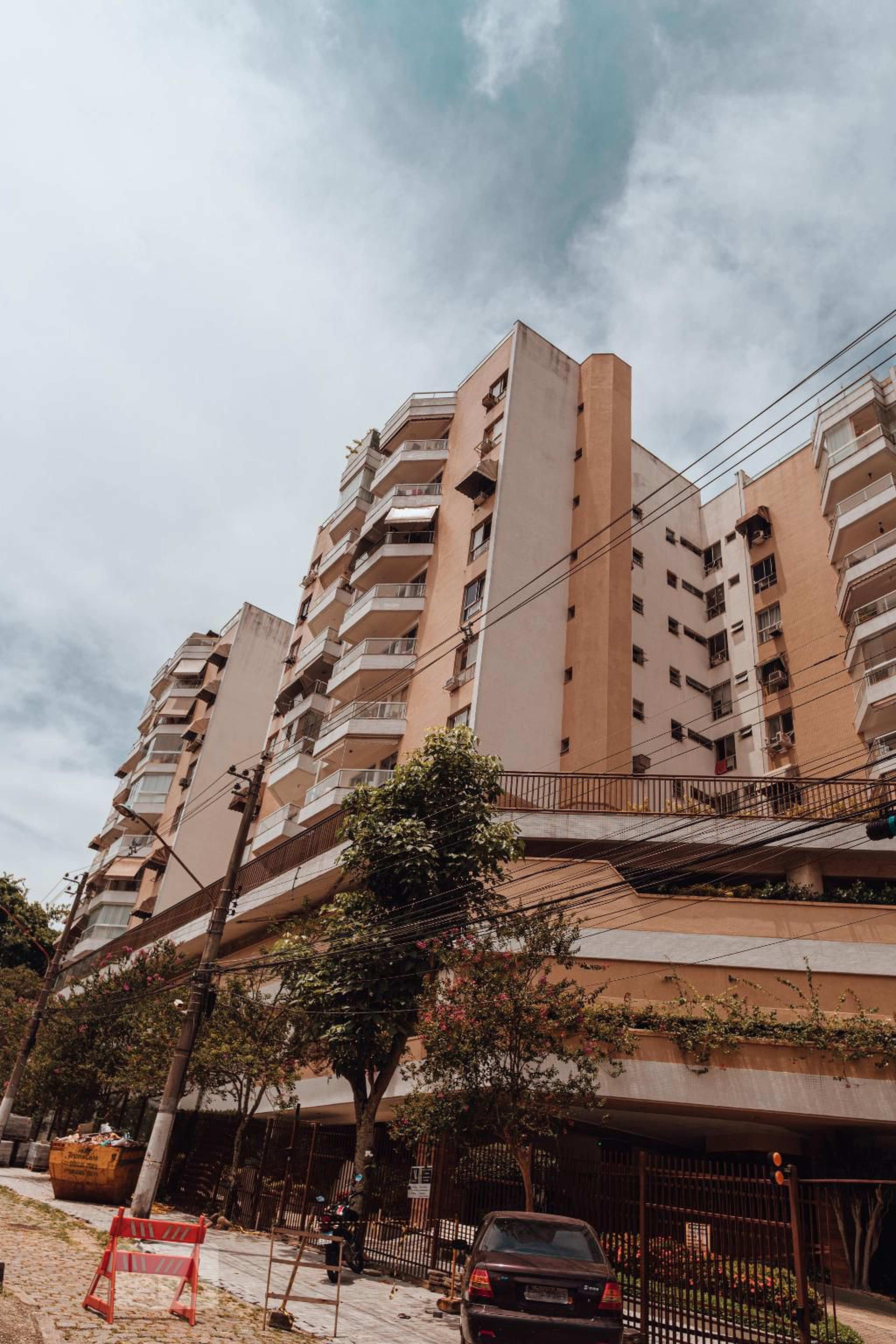 Fachada Condomínio em Rua Justina Bulhões, 3
