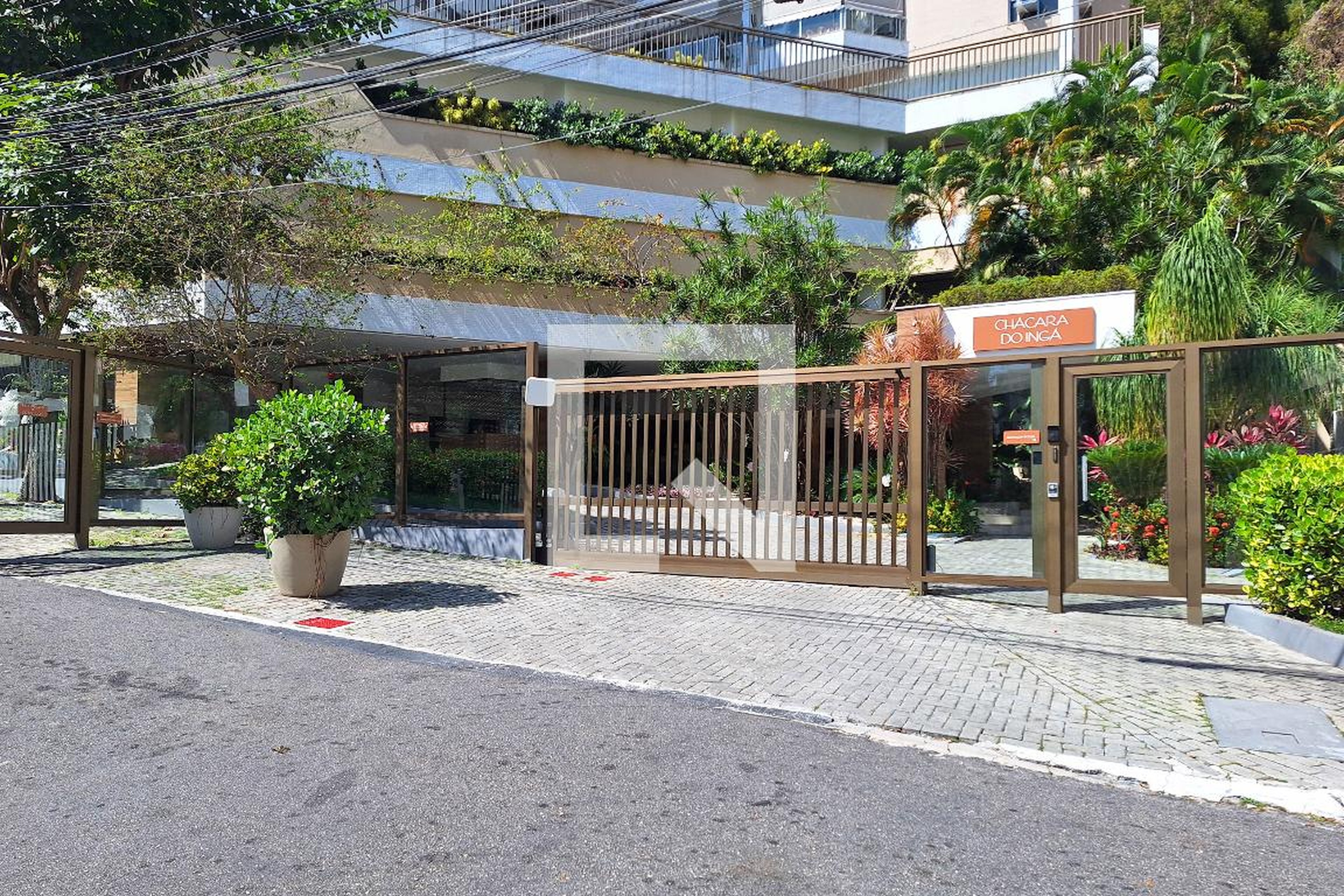 Fachada Condomínio em Rua Justina Bulhões, 3