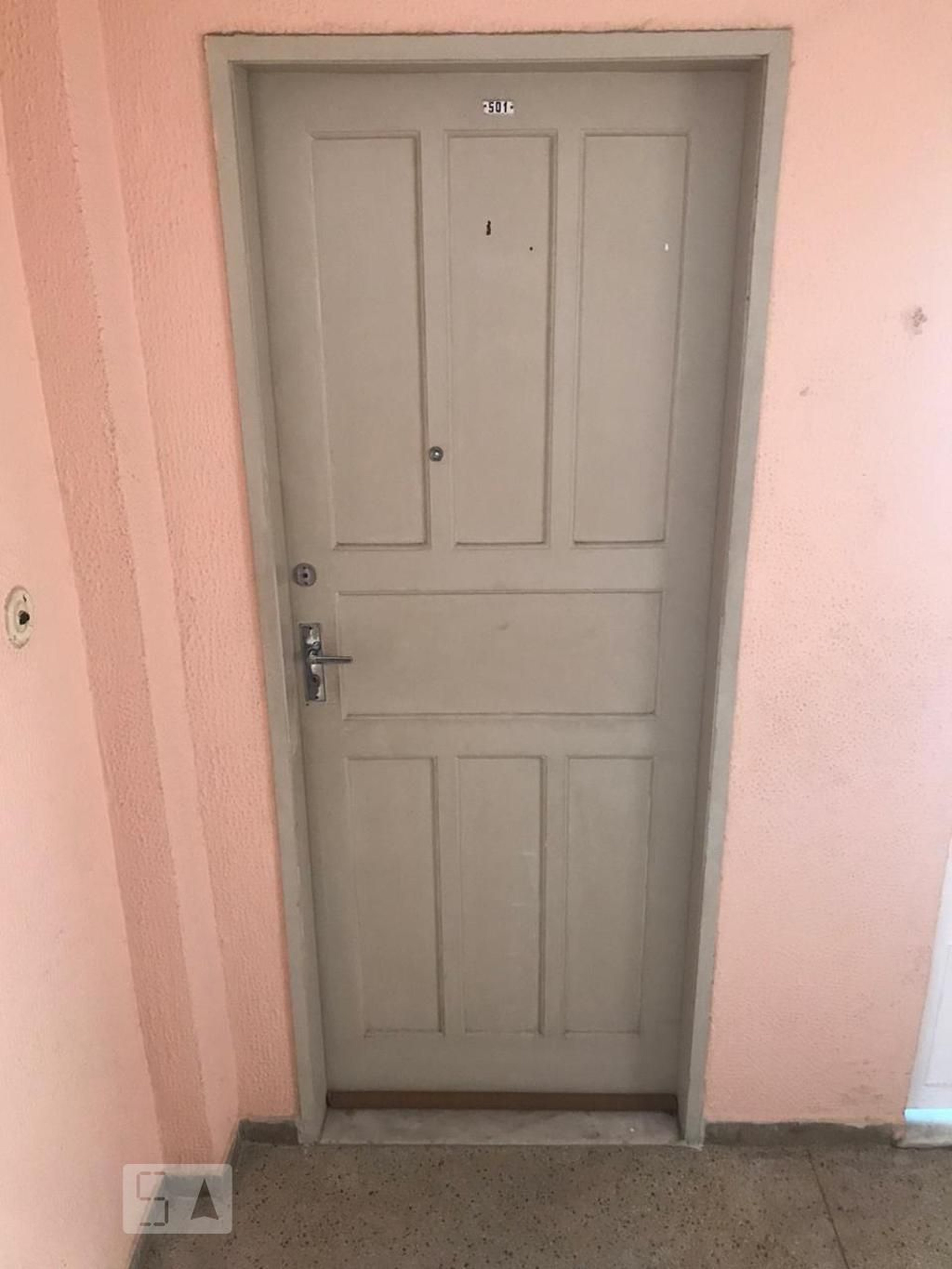 Entrada Condomínio em Rua Monsenhor Macedo, 2