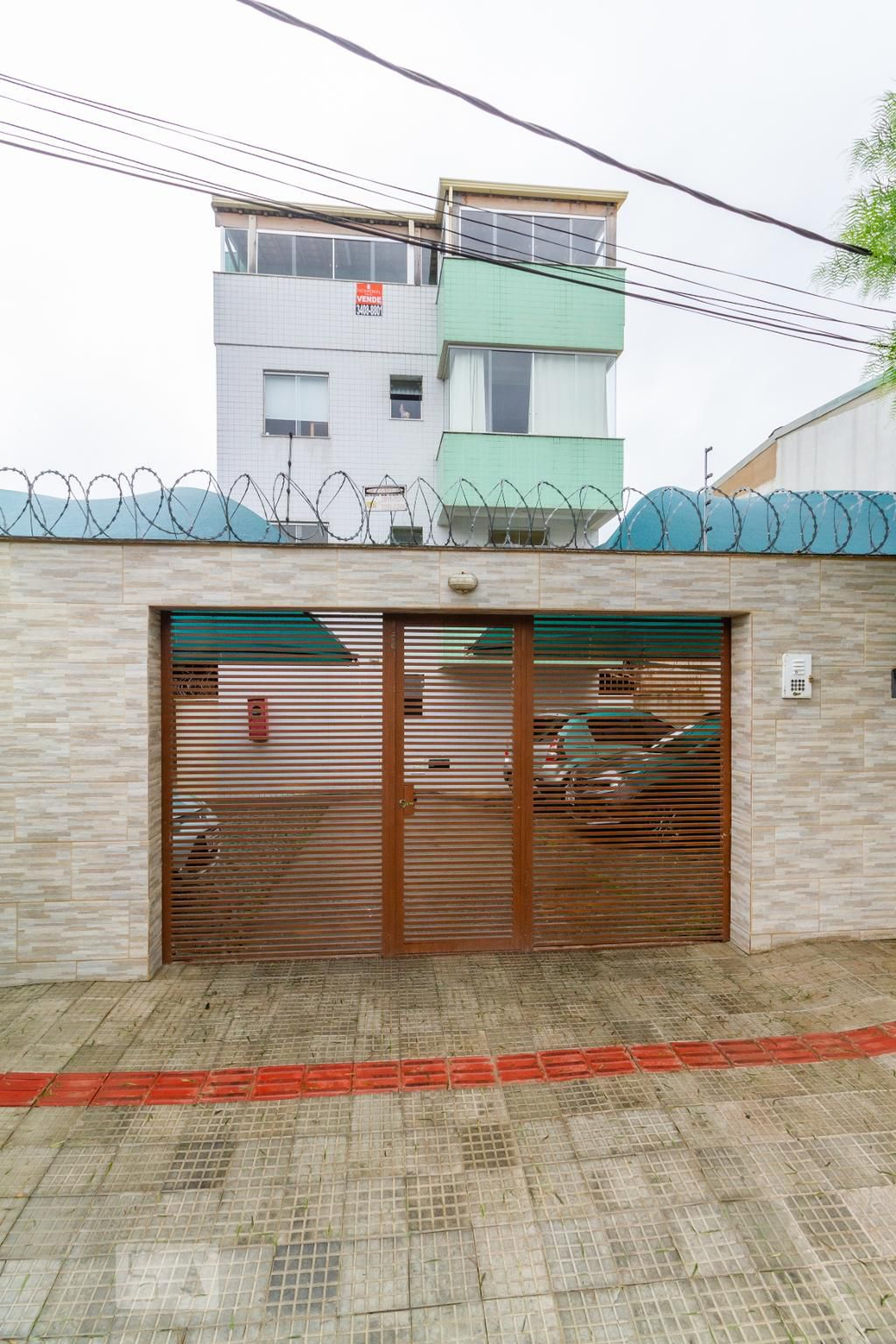 Fachada Condomínio em Rua Augusto César dos Santos, 130