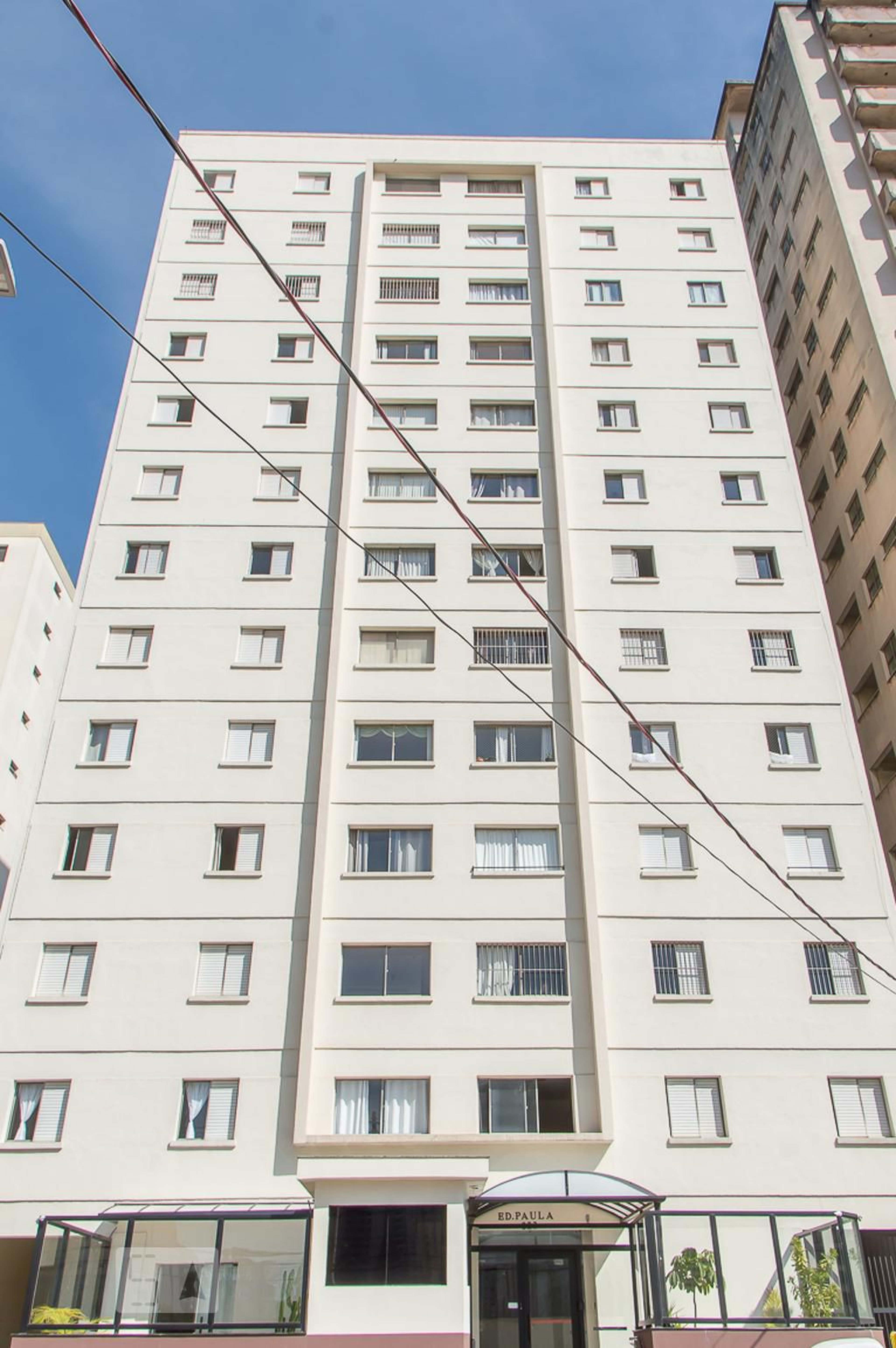 Fachada do Condomínio Edifício Paula