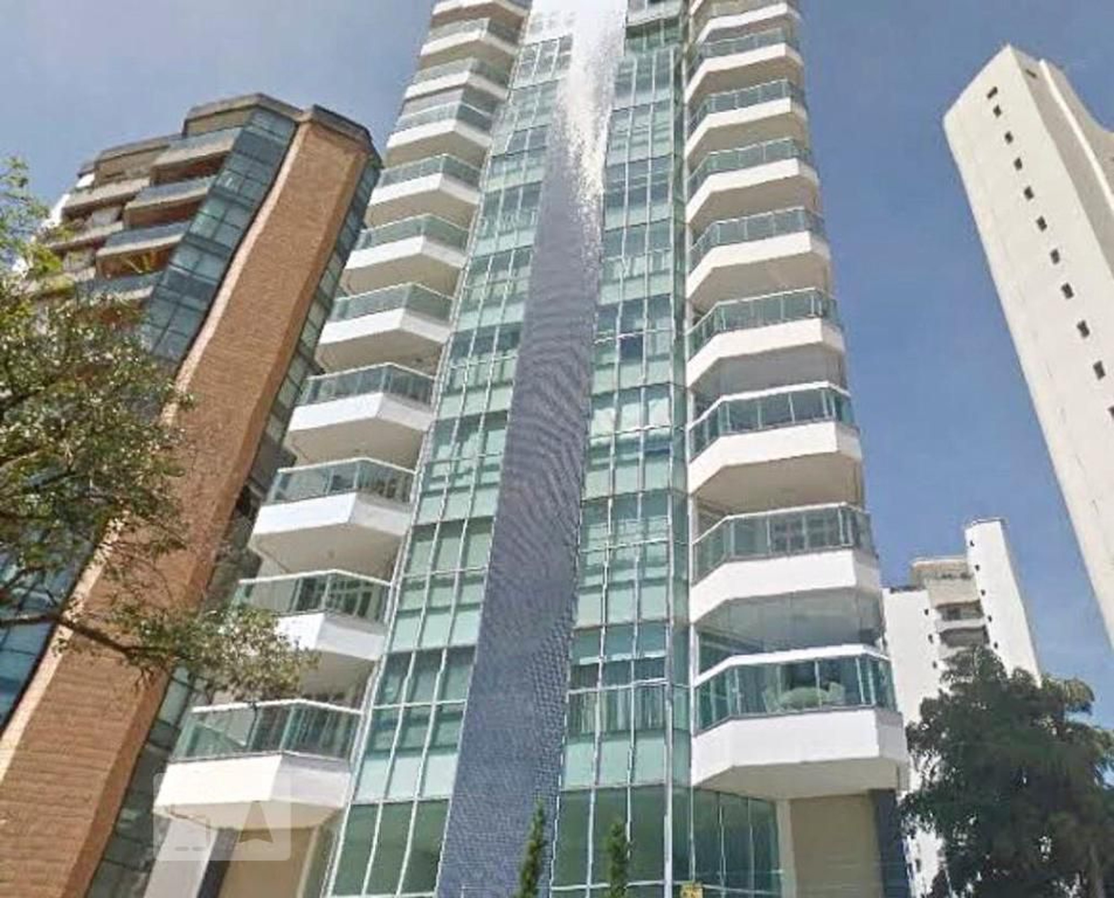 Fachada do Condomínio Edifício San Bernardino Residence