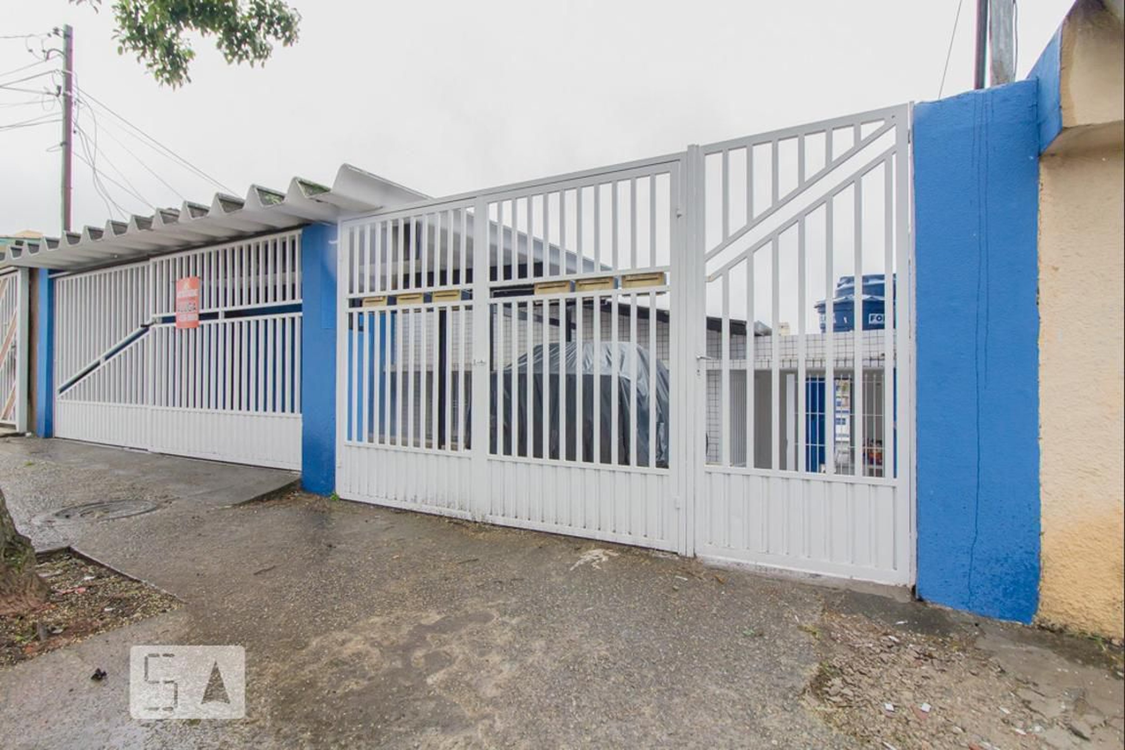 Fachada Condomínio Casa de rua