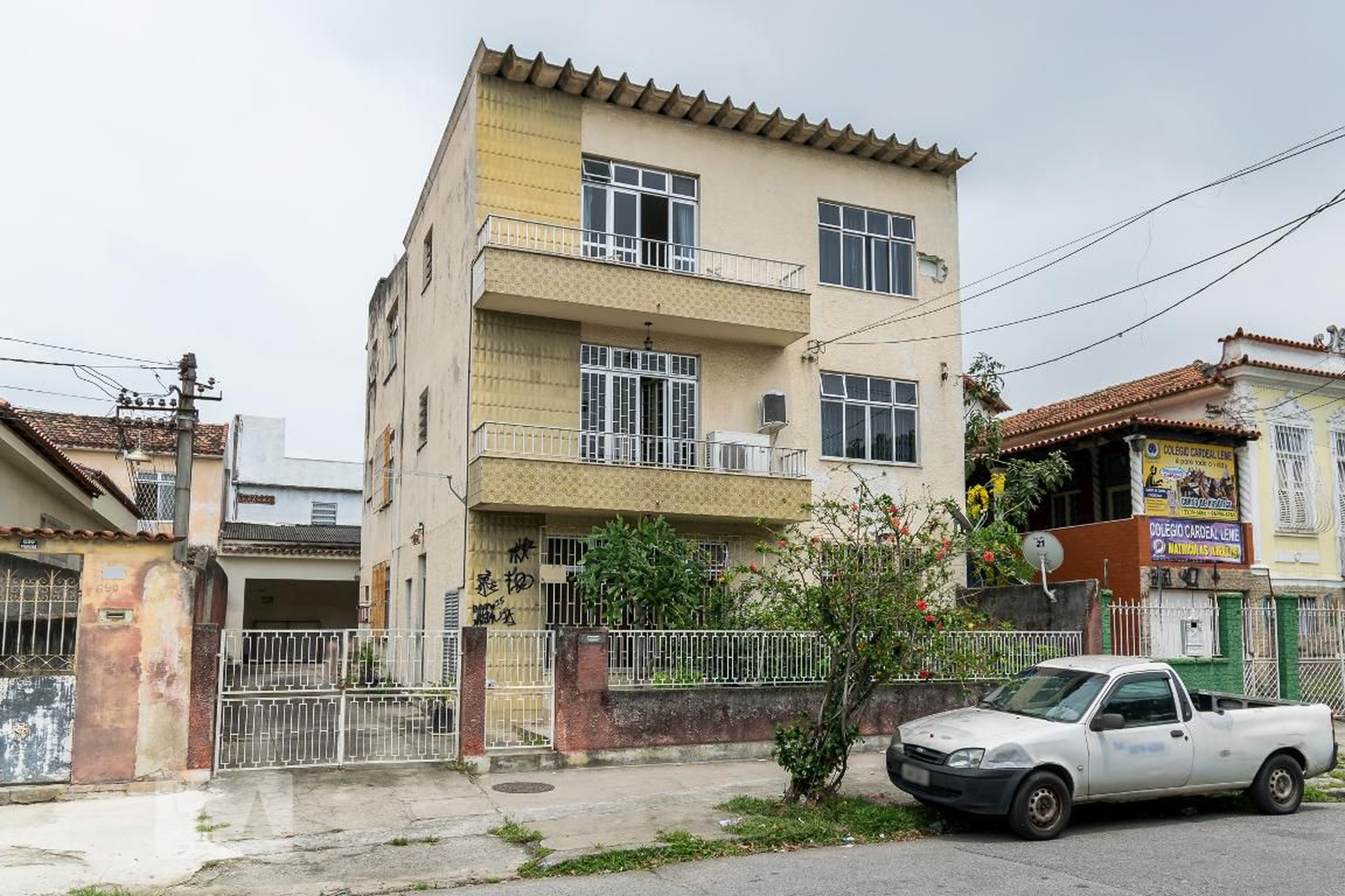 Fachada do Prédio Condomínio em Rua Doutor Miguel Vieira Ferreira, 672