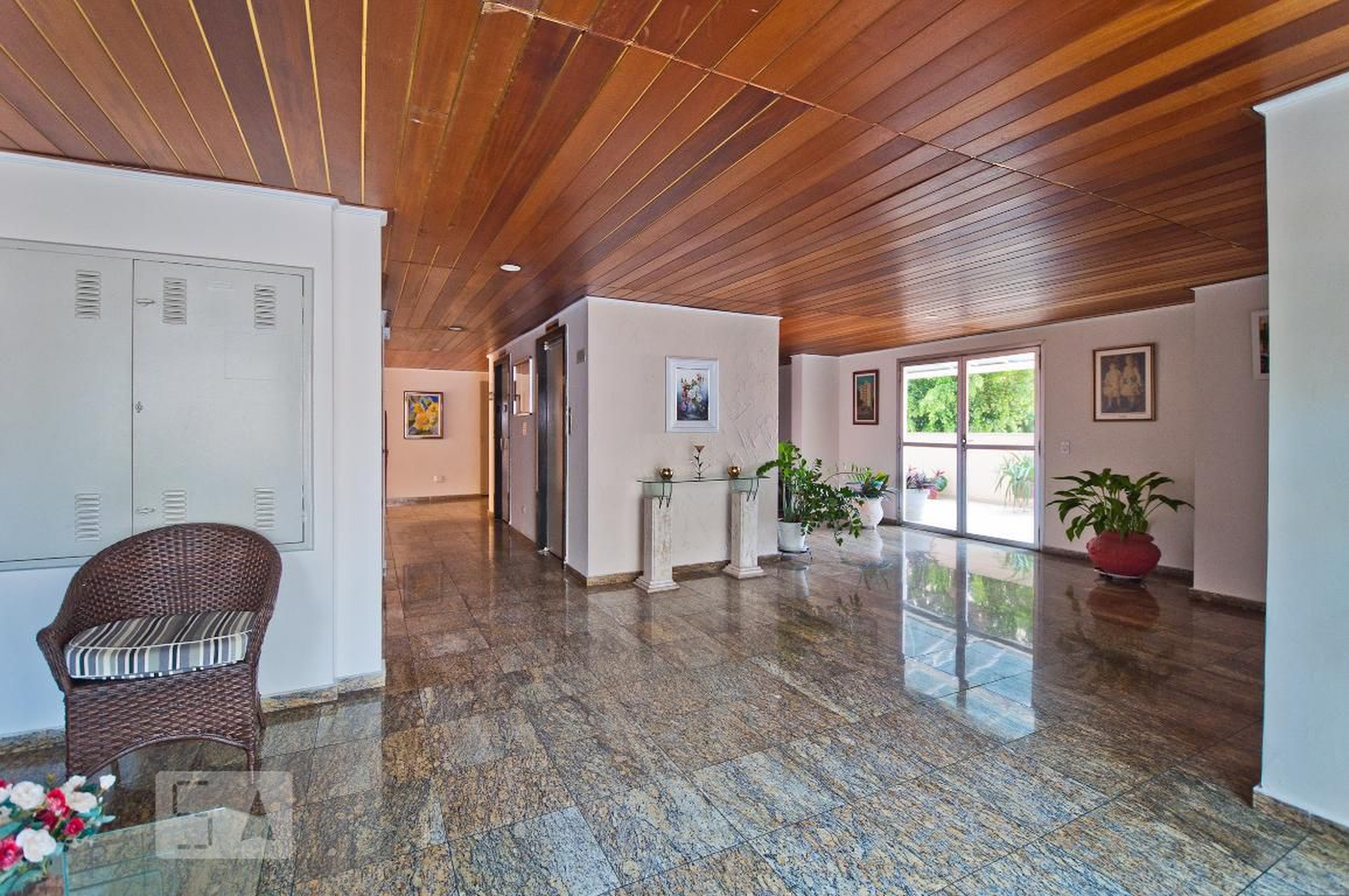 Hall de Entrada - Solar Renoir