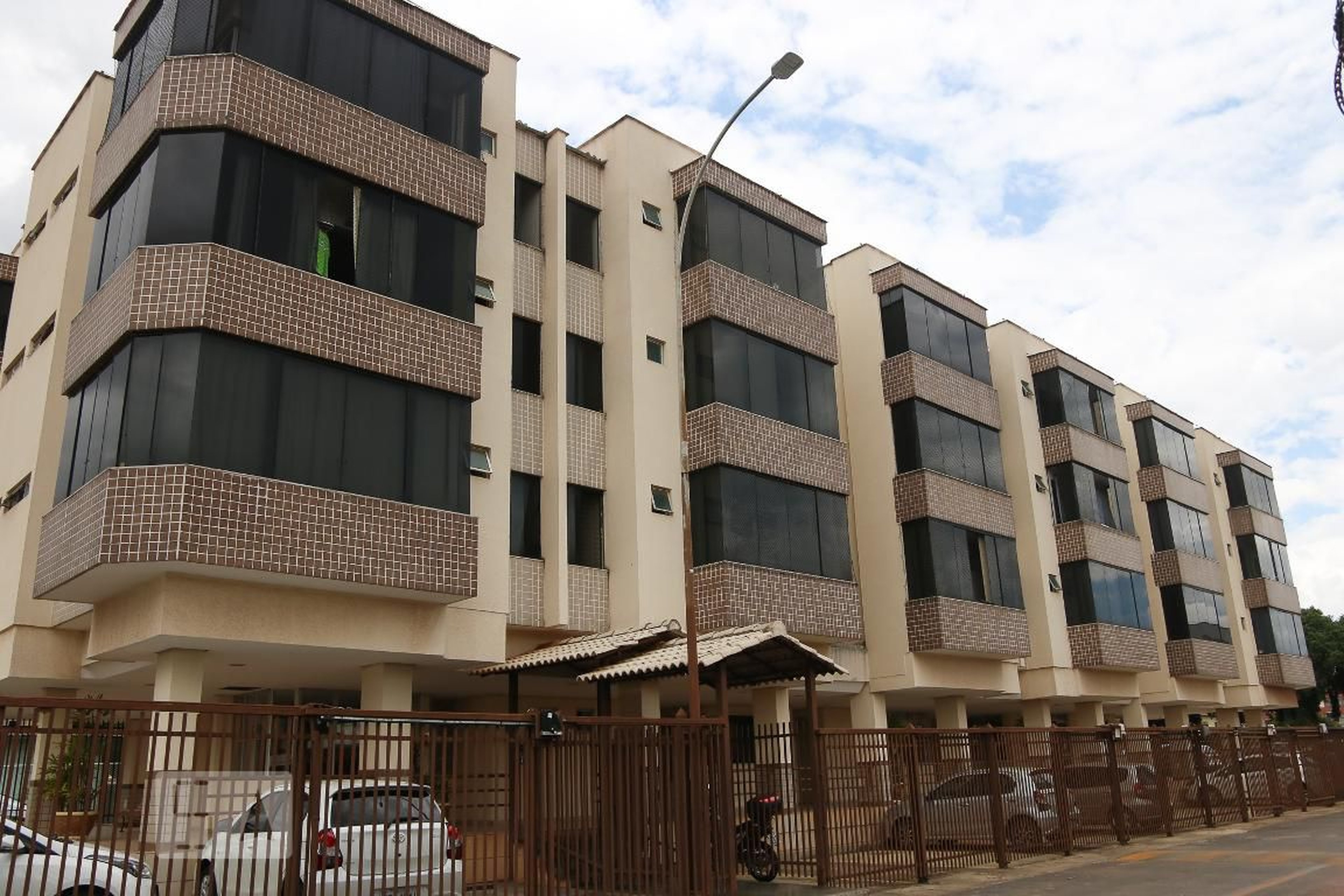 Fachada Condomínio em Qi 20, Bloco O