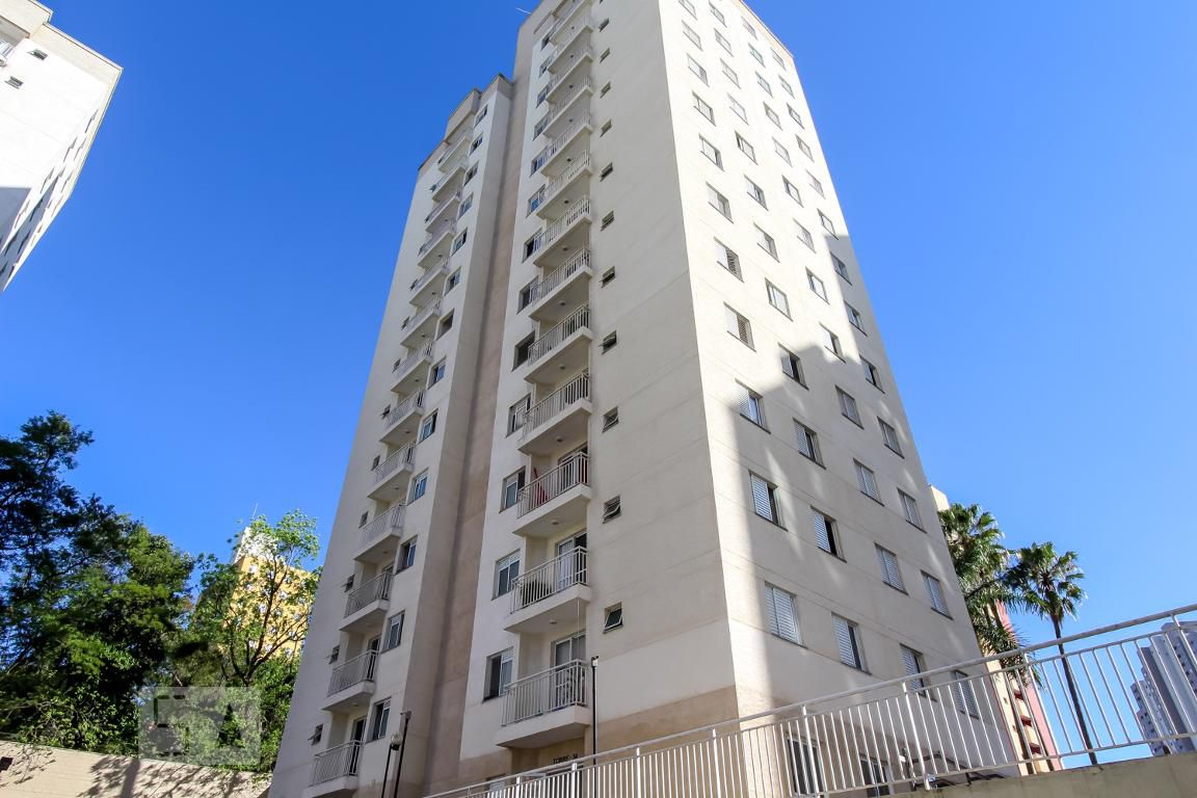 Fachada Condomínio em Rua Jaracatiá, 430