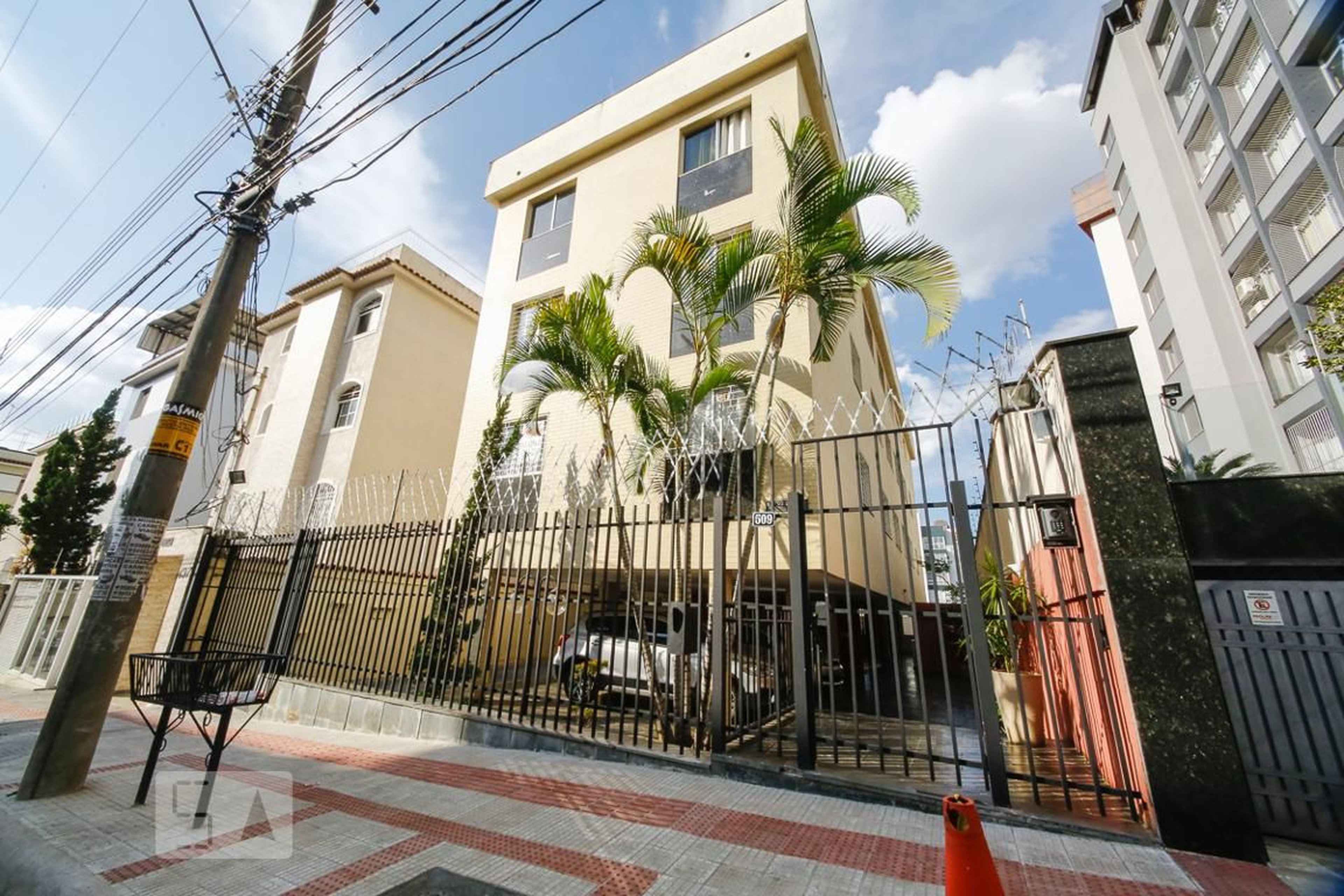 Fachada Condomínio em Rua Professor Lincoln Continentino, 509