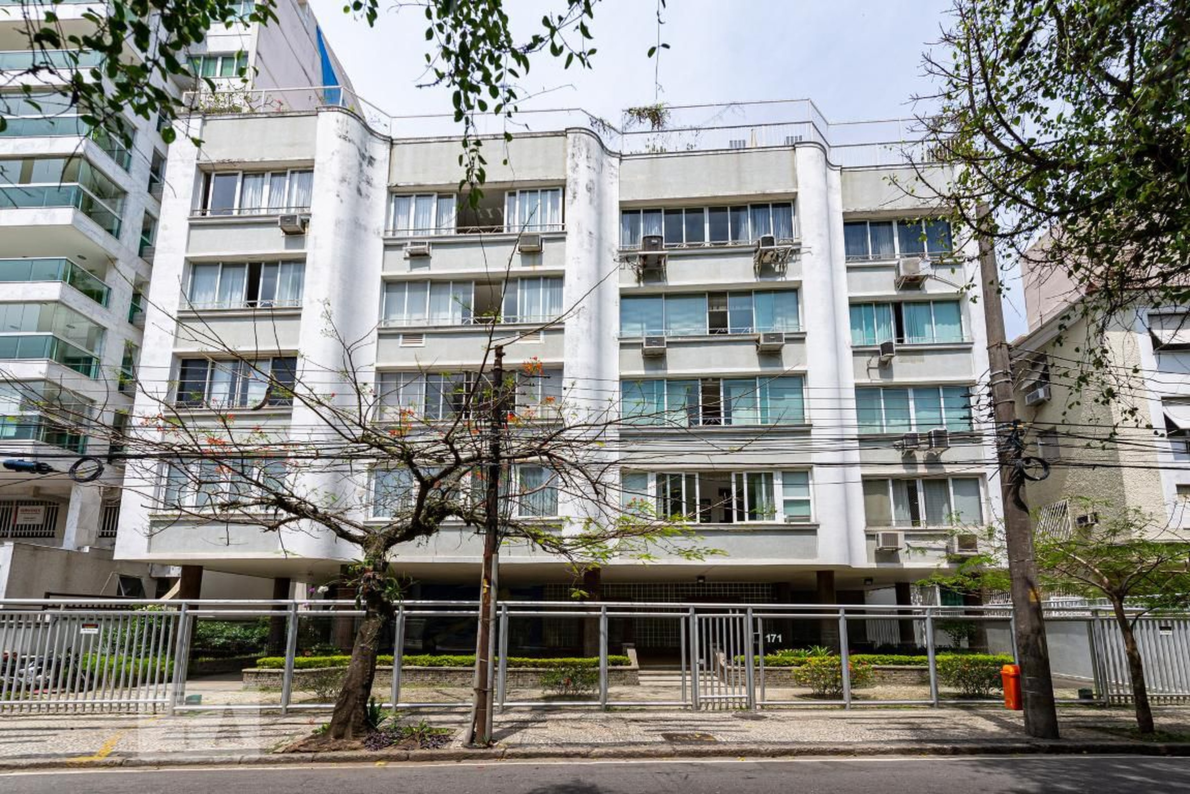 Fachada Condomínio Nenhum