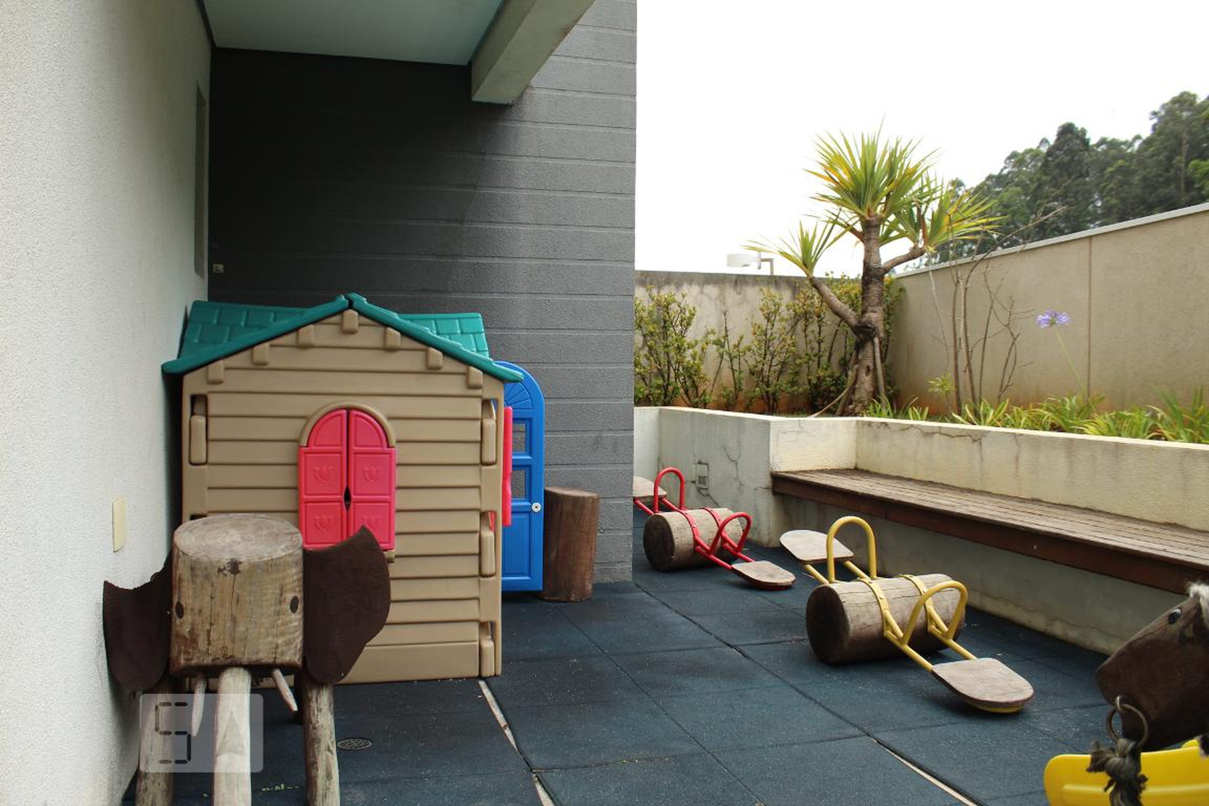 Playground - I Gloo