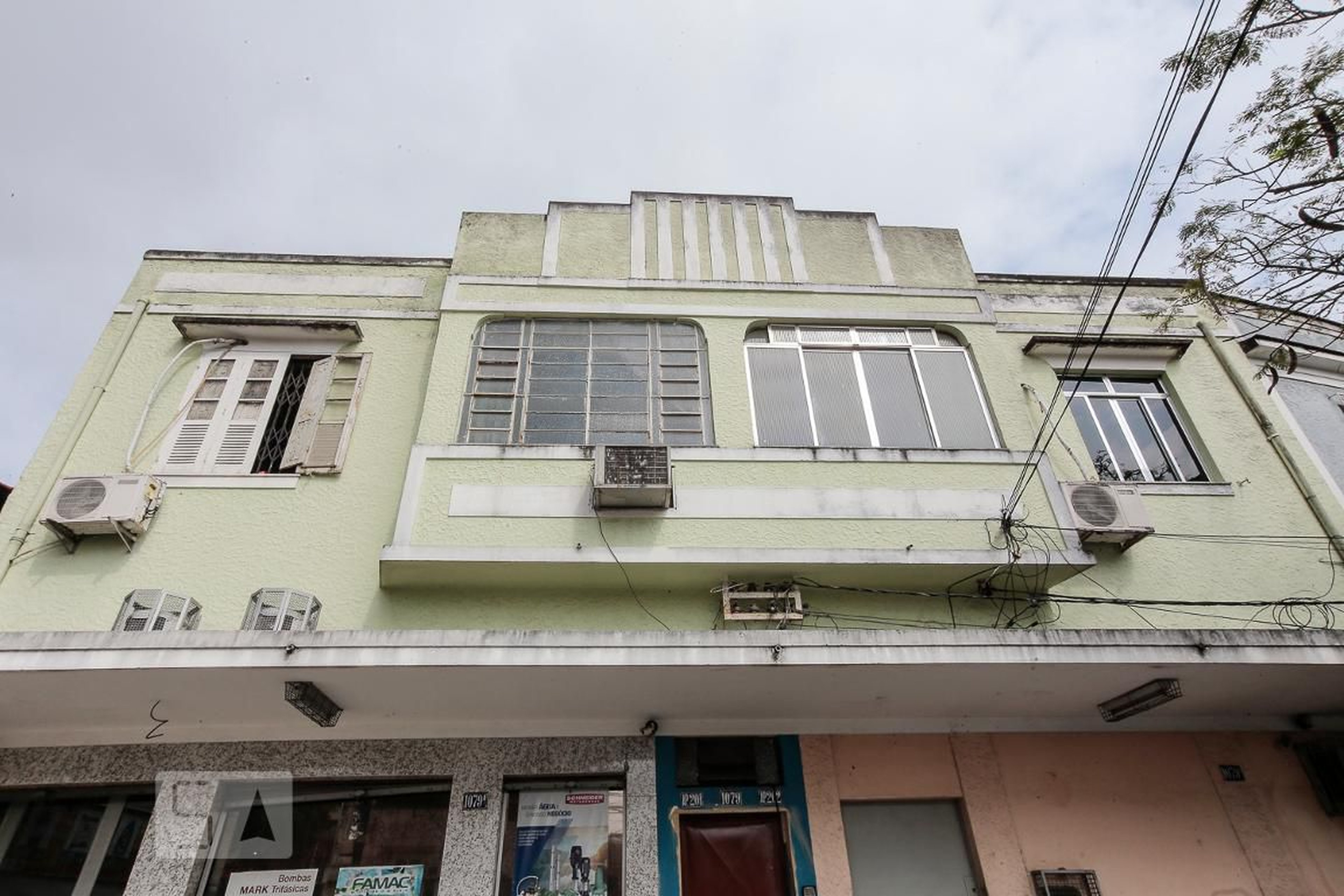 Fachada Condomínio em Rua Ferreira de Andrade, 1079