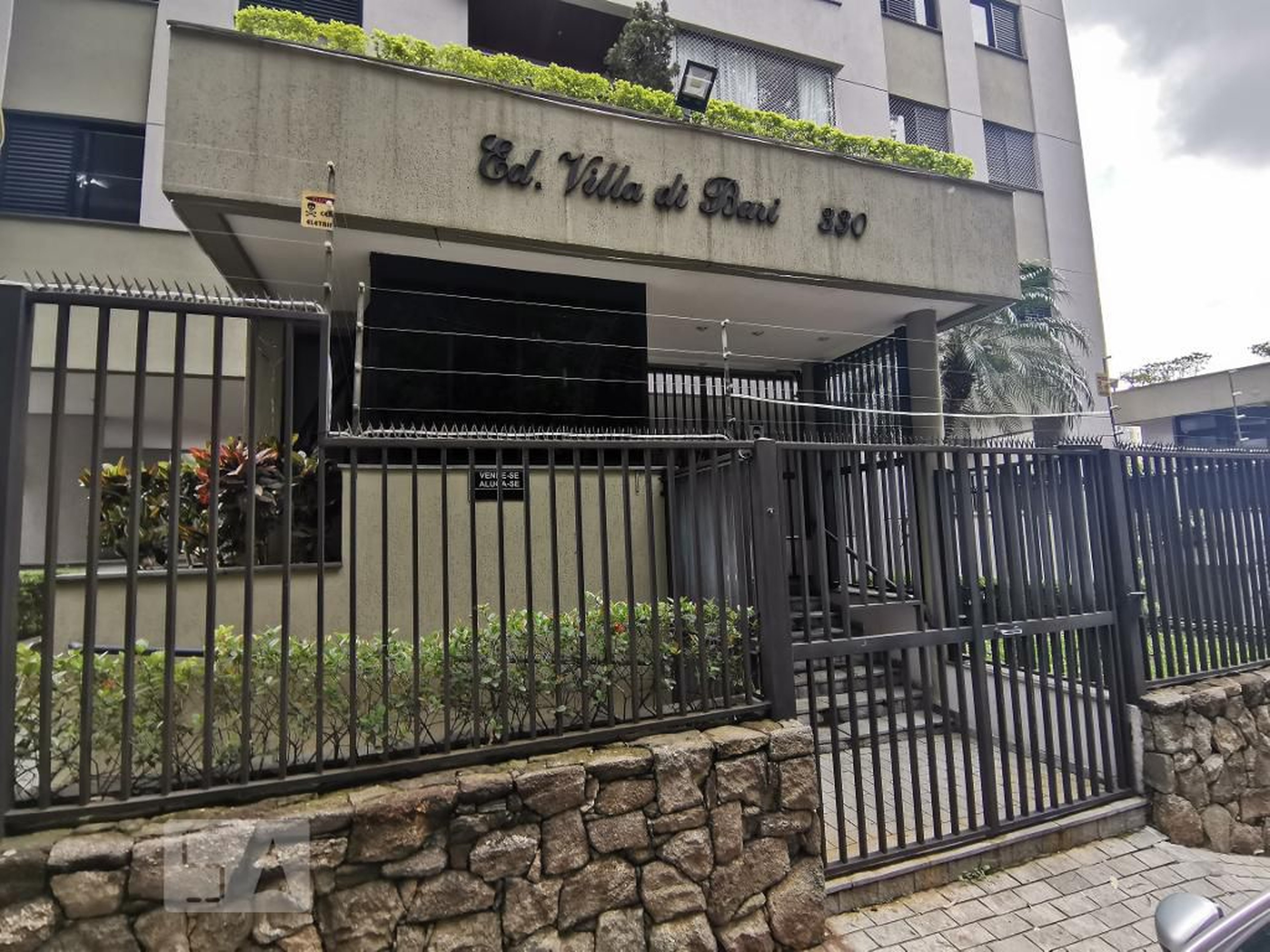 Fachada do Condomínio Condomínio Villa di Bari