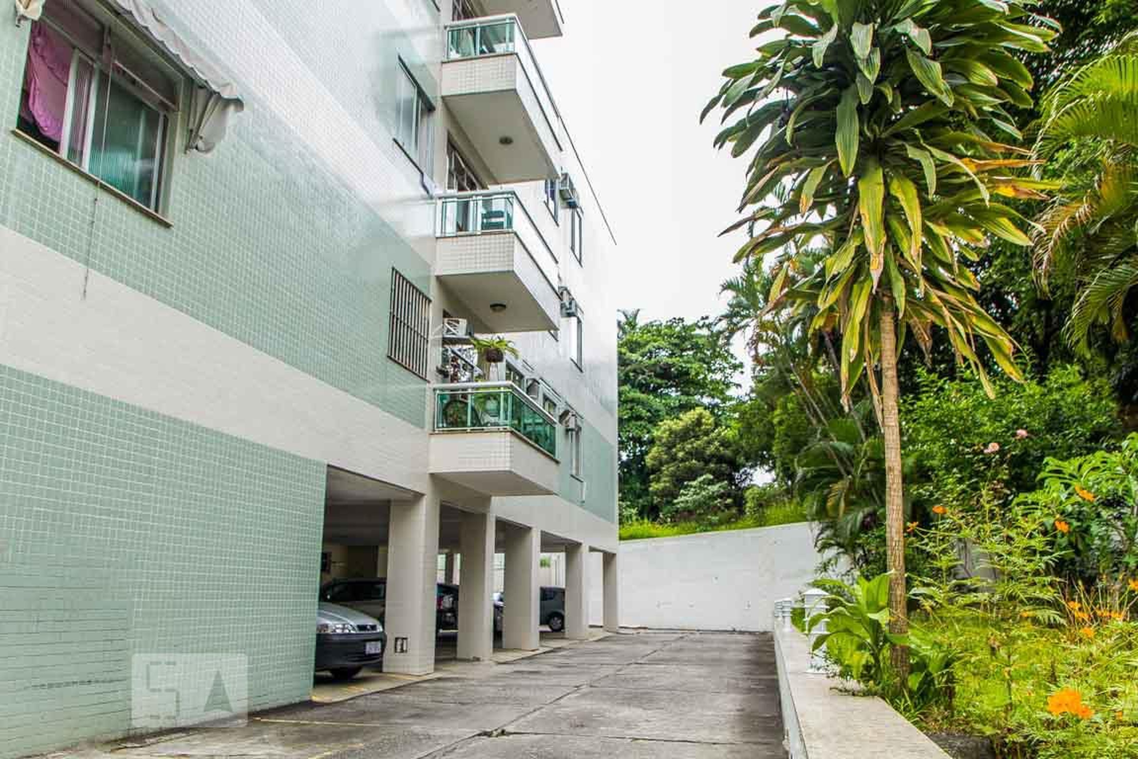 Fachada do Condomínio Condomínio em Rua Pinto Alpoim, 486