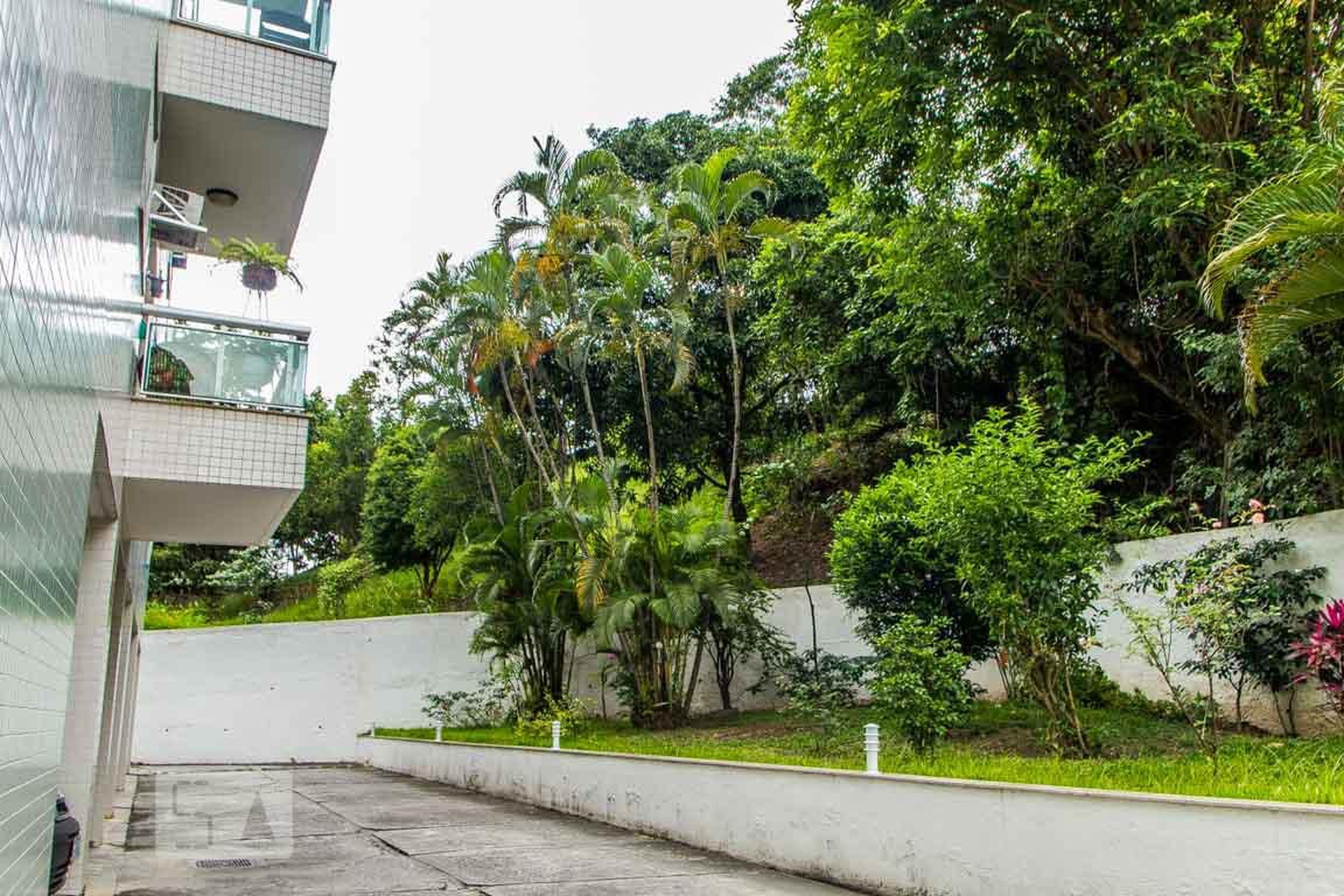 Fachada do Condomínio Condomínio em Rua Pinto Alpoim, 486