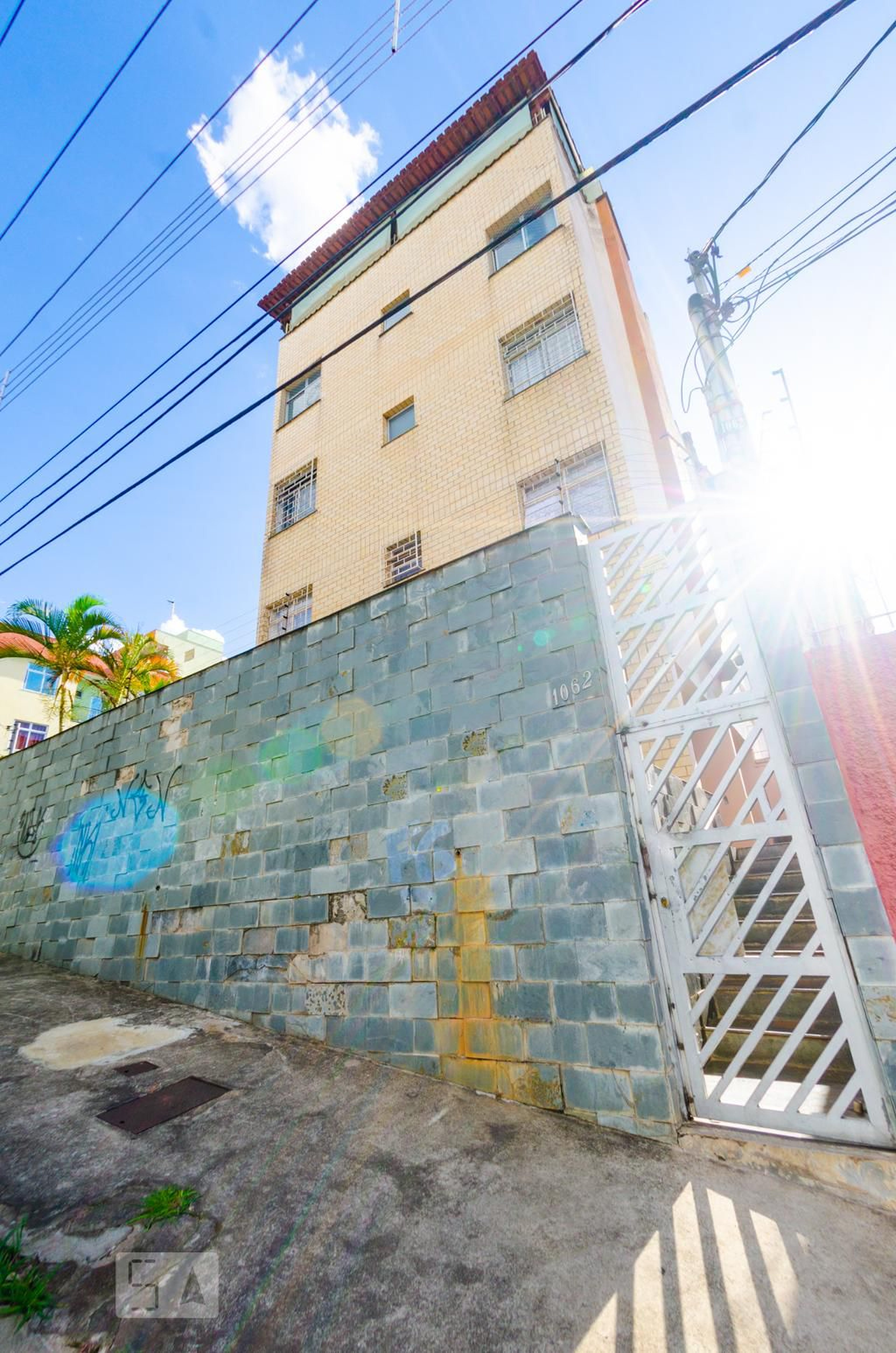Fachada Condomínio em Rua Zurick, 1062