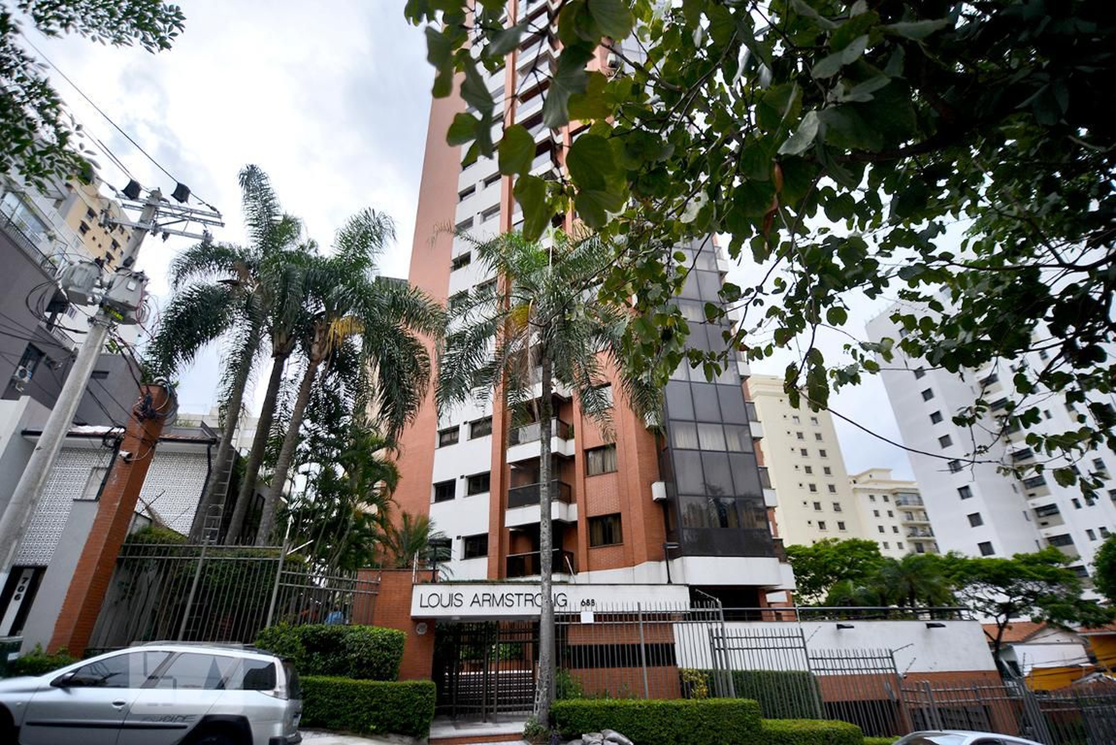 Fachada Condomínio Mansao Louis Armstrong