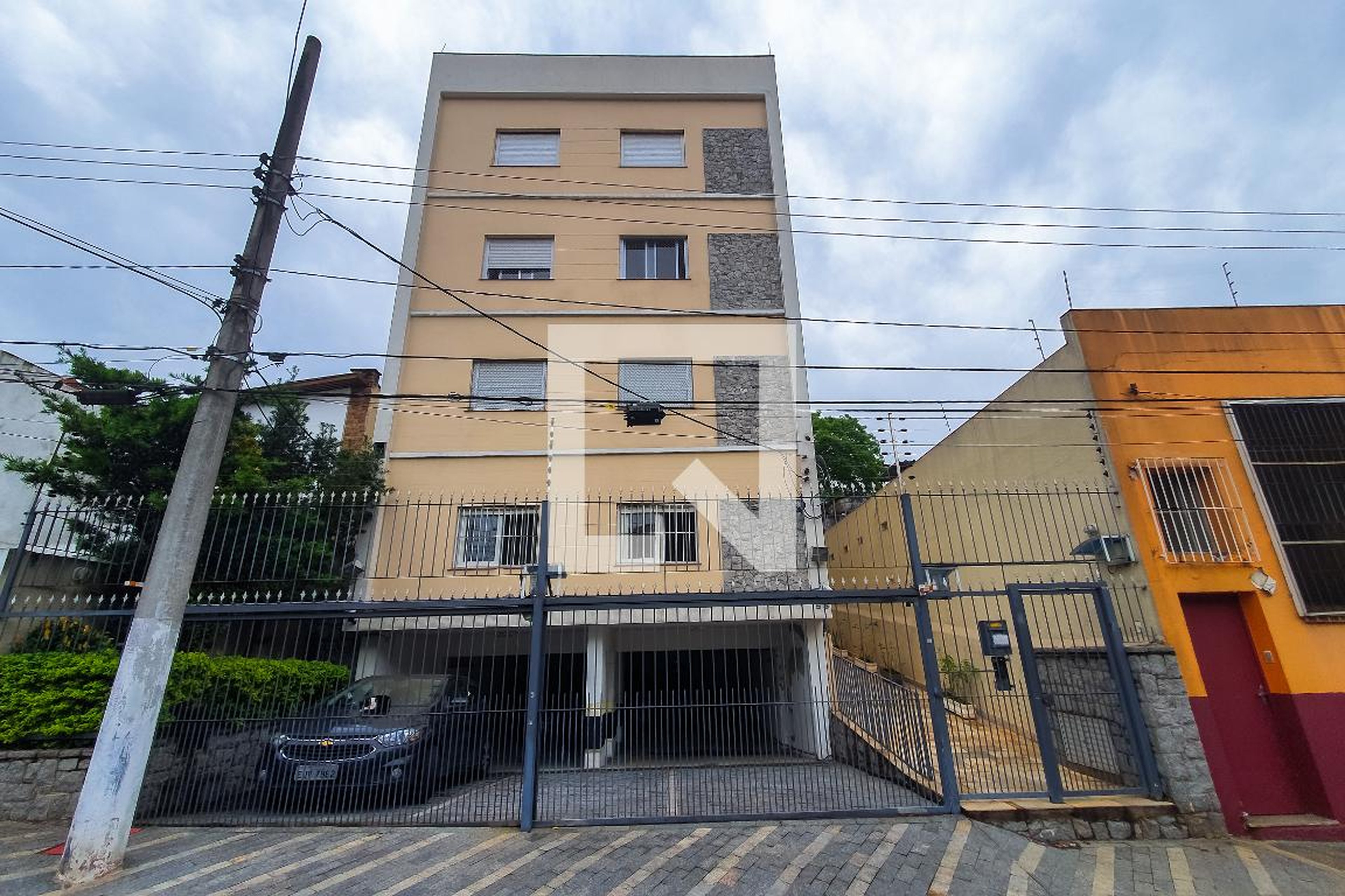 Fachada Condomínio em Rua Gomes de Sousa, 55