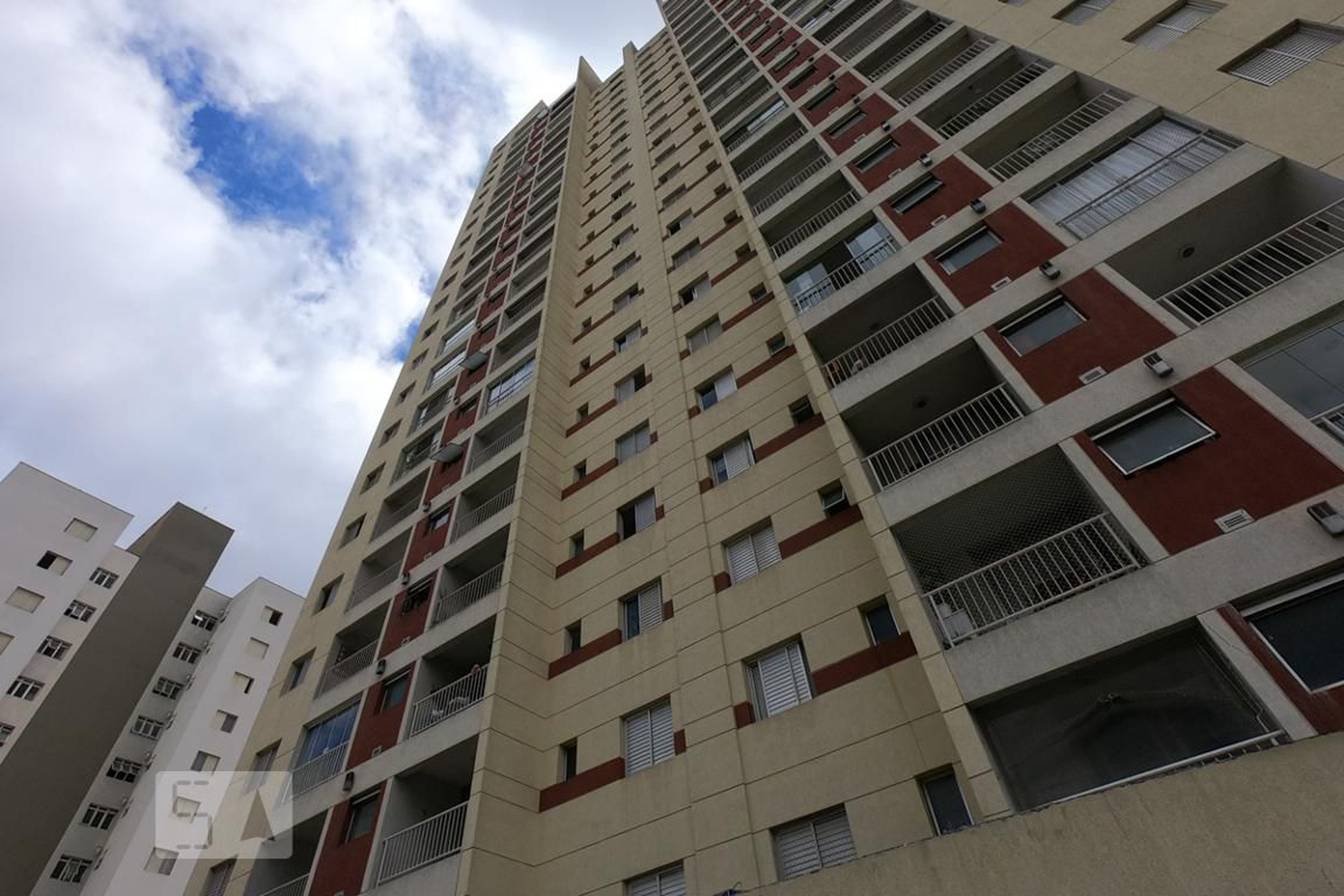 Fachada Condomínio em Rua Heitor de Souza Pinheiro, 125