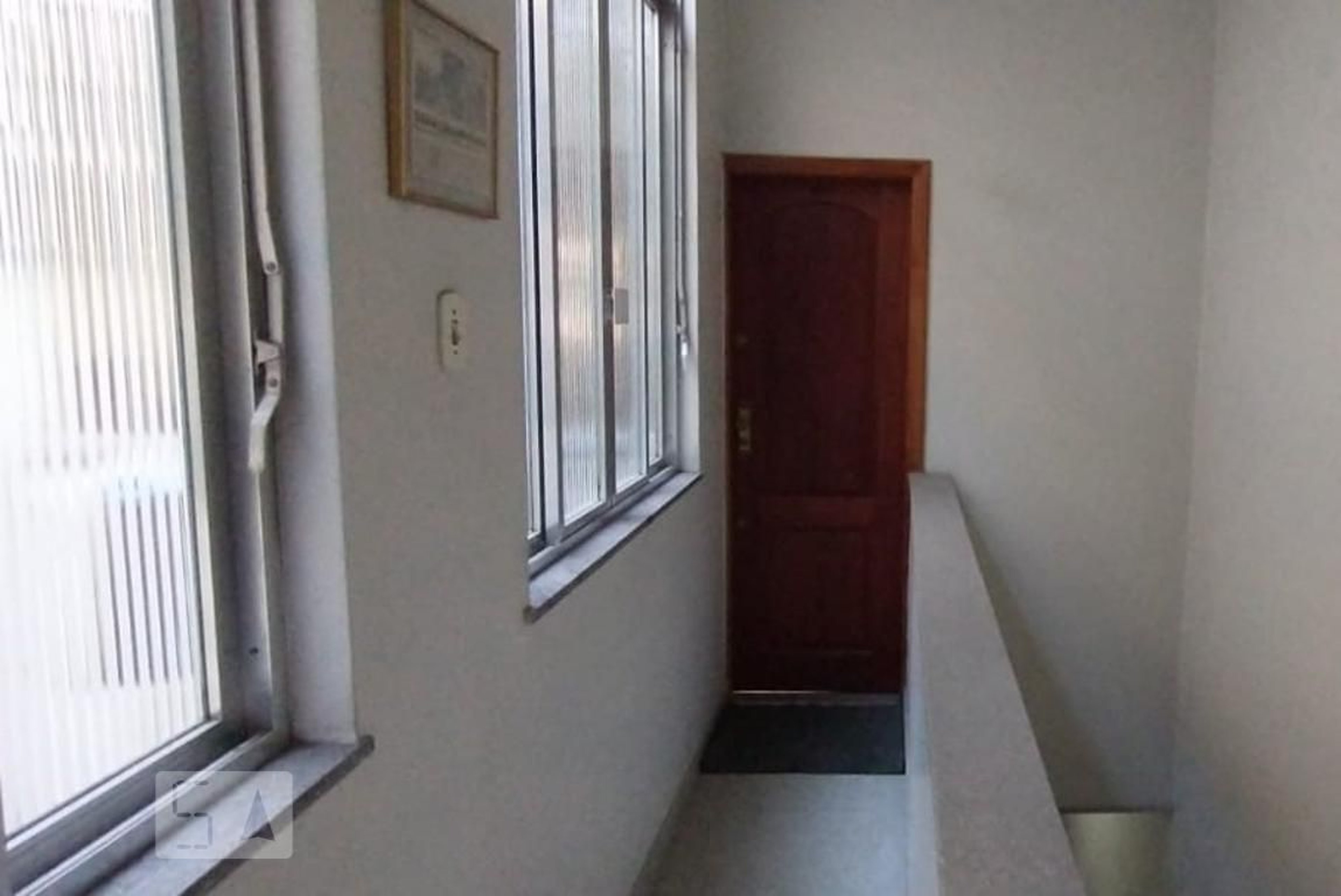 Entrada Condomínio em Rua Mariz E Barros, 72