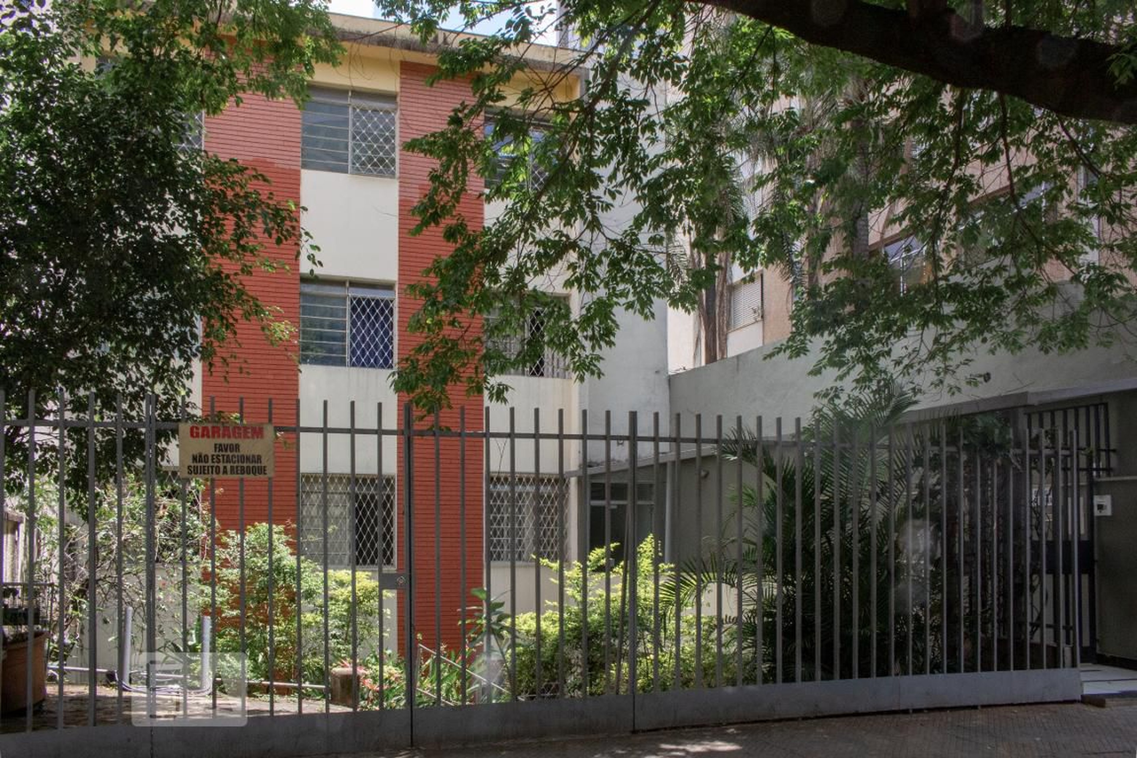 Fachada do Condomínio Condomínio em Rua dos Aimorés, 186