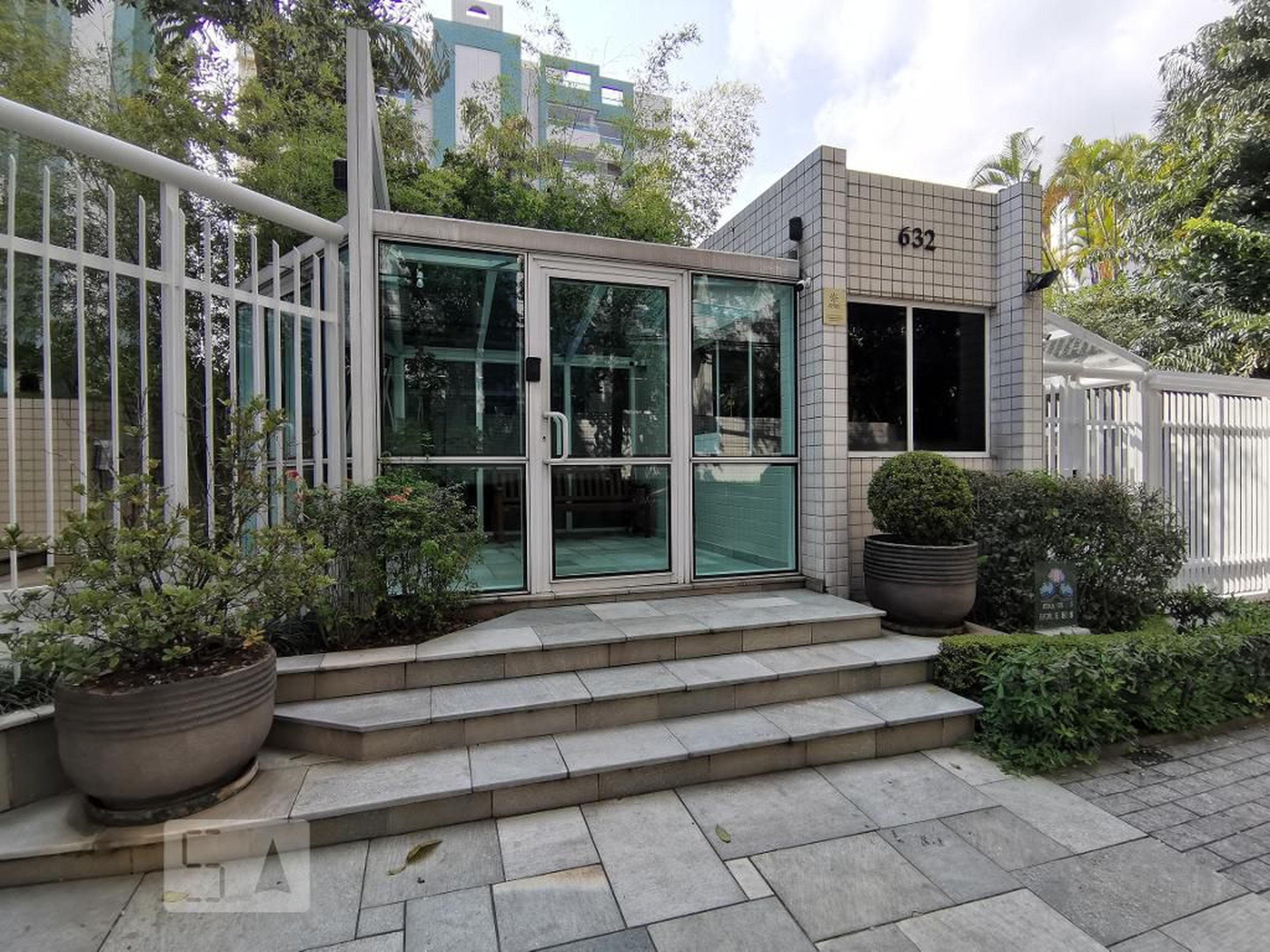 Fachada do Condomínio Condomínio Terraços das Hortênsias