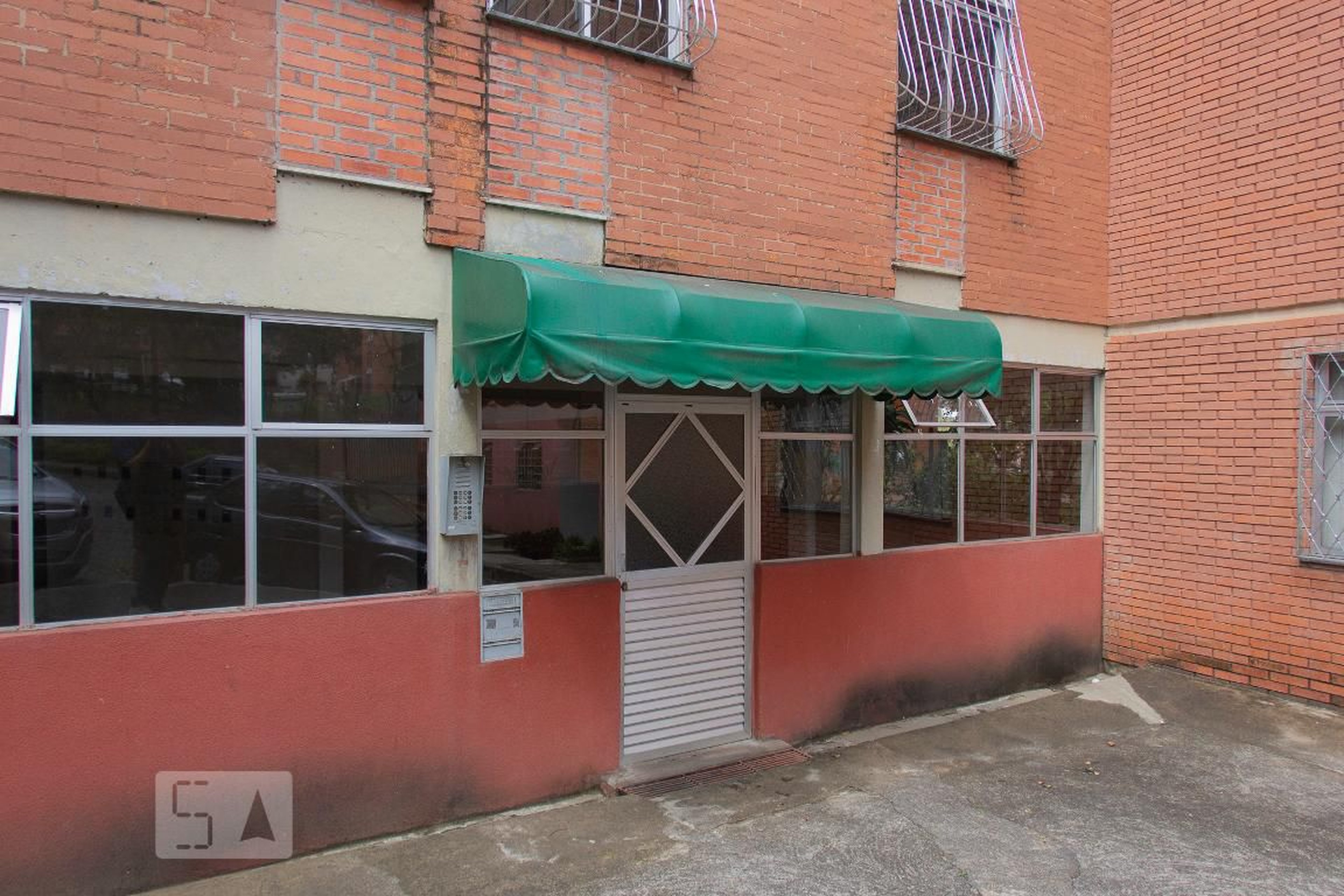 Entrada do Prédio - Castanheiras