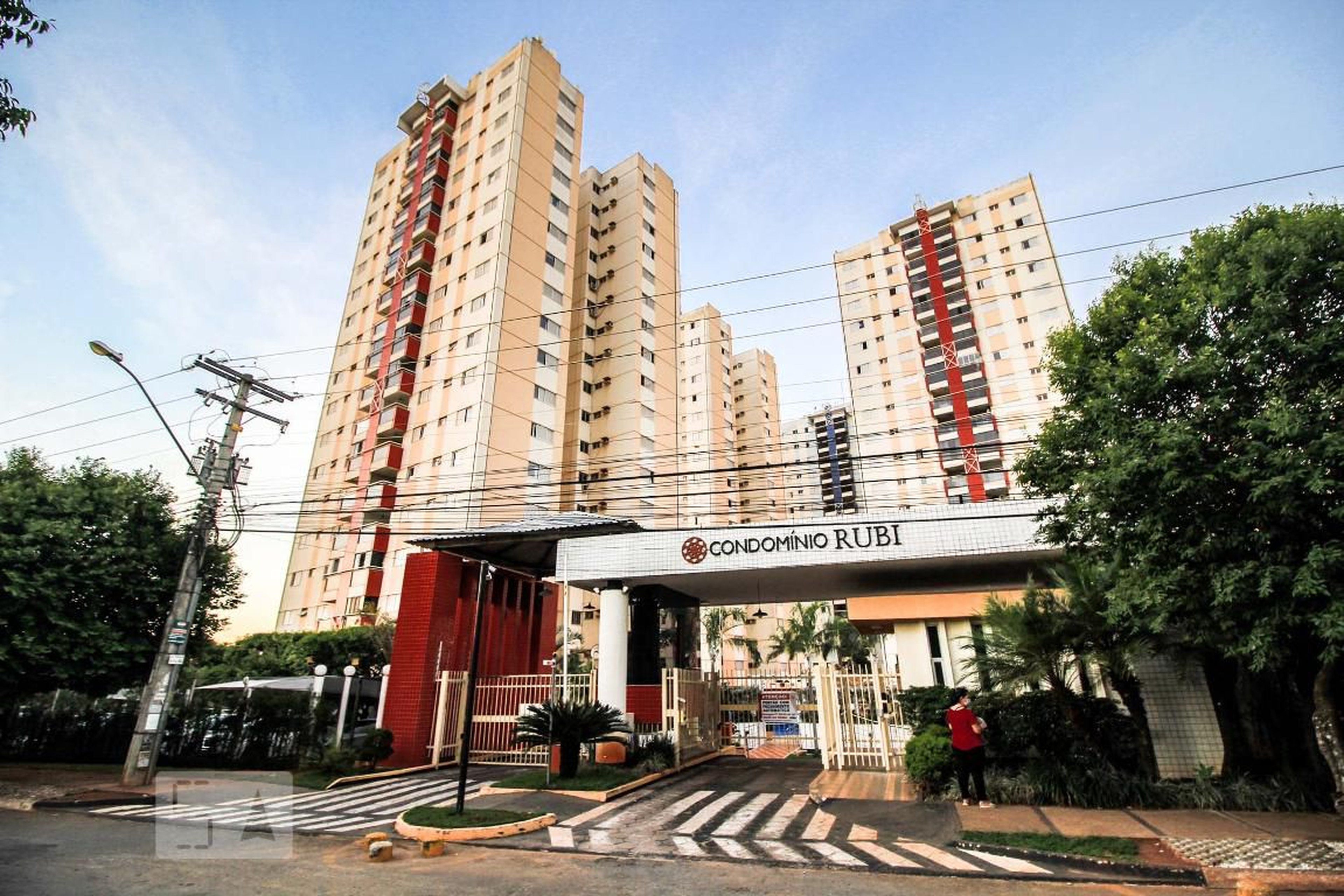 Fachada do Condomínio Condomínio Rubi  Torre 2