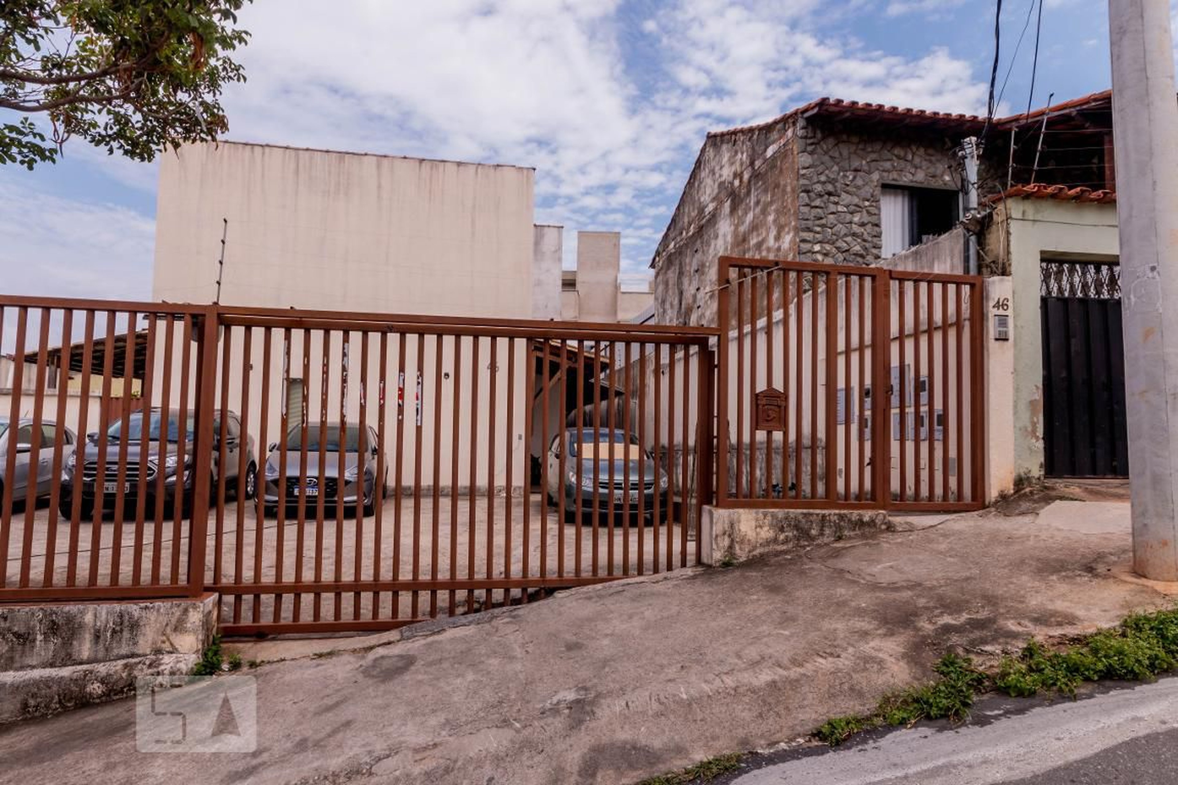 Fachada Condomínio em Rua dos Mauês, 46