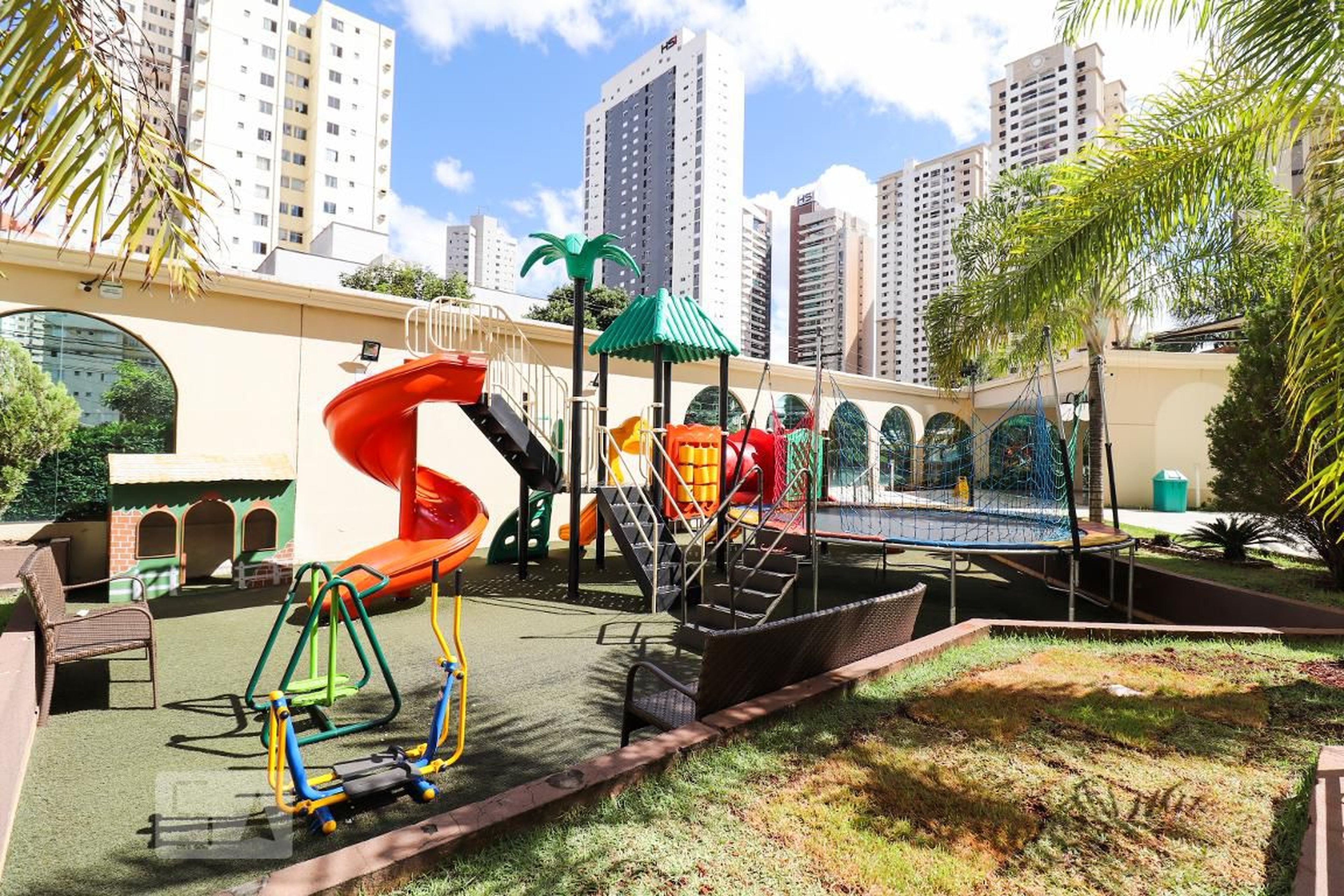 Playground - Borges Landeiro Plaza