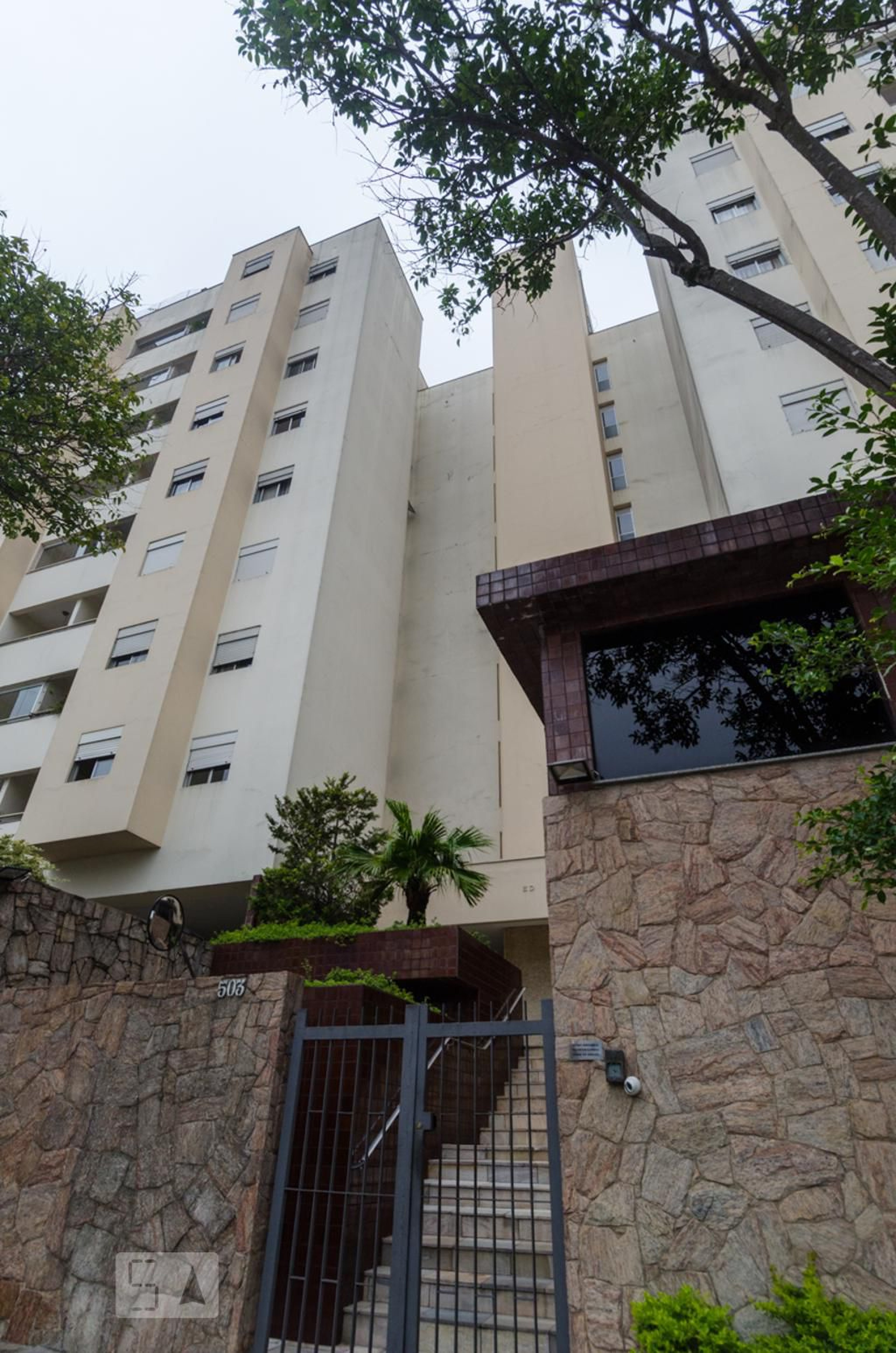 Fachada do Condomínio Condomínio Helvethia