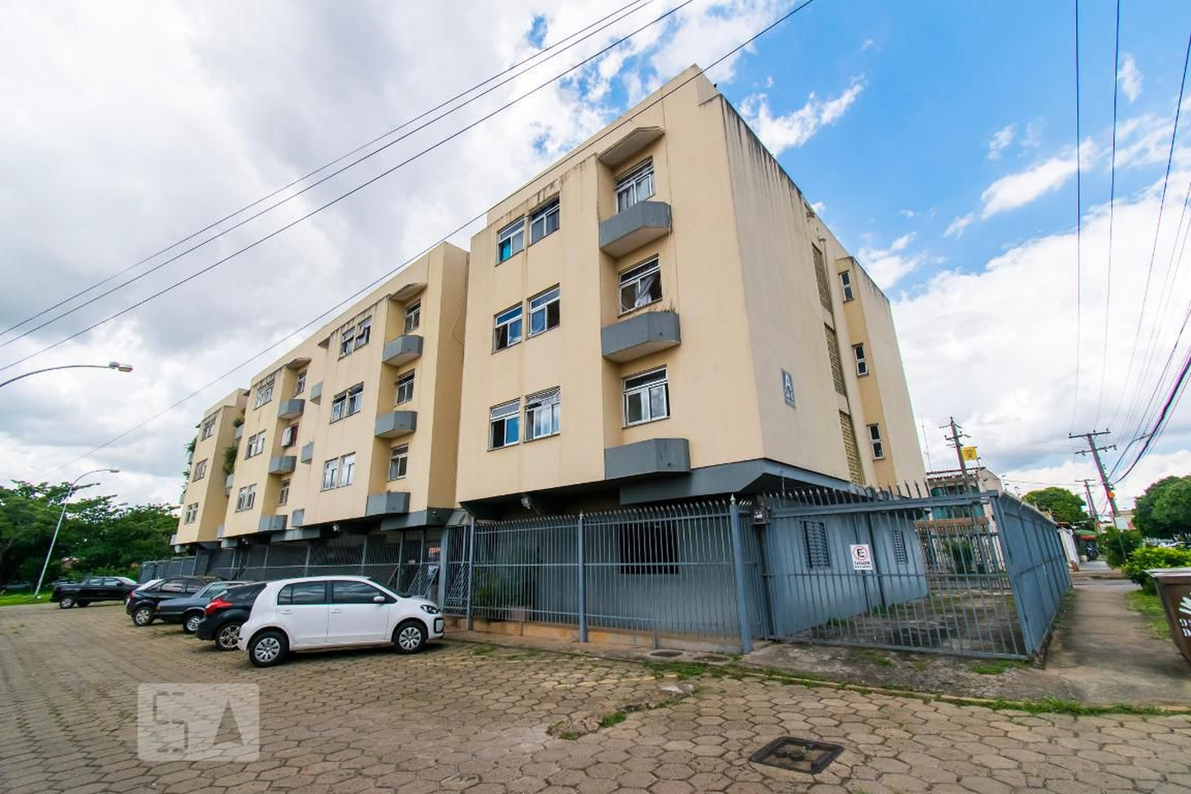 Fachada Condomínio em Qi 6, Bloco A